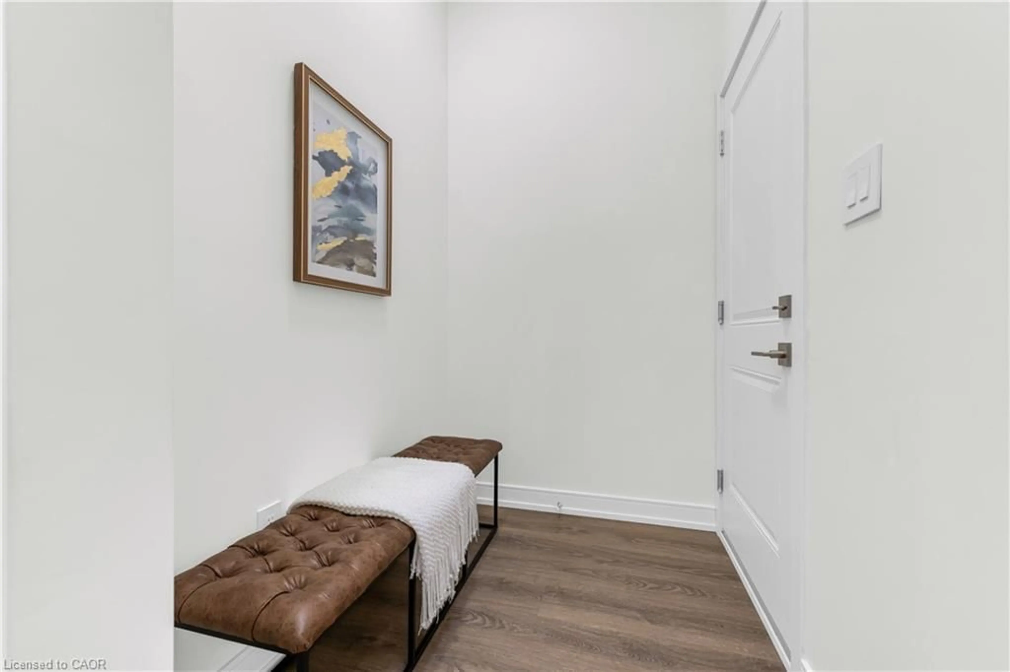 Indoor entryway for 154 Mill St, Smithville Ontario L0R 2A0