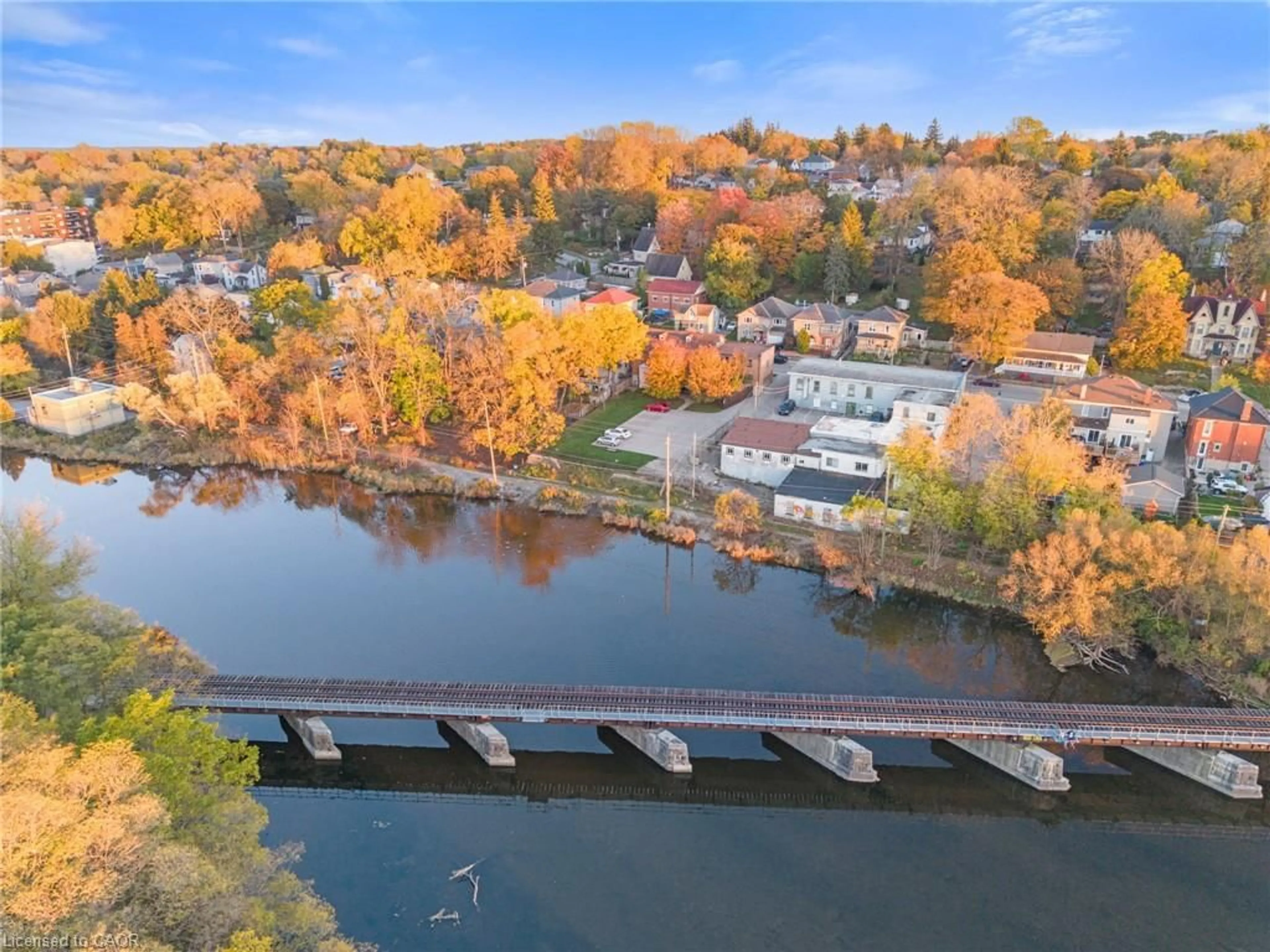 A pic from outside/outdoor area/front of a property/back of a property/a pic from drone, water/lake/river/ocean view for 100 Queen St, Cambridge Ontario N3C 1G3