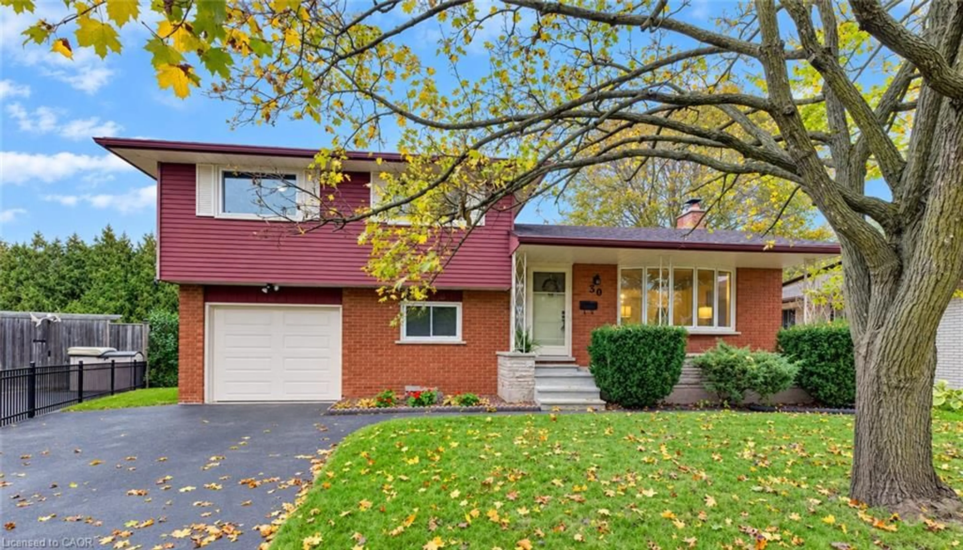 Home with brick exterior material, street for 30 Hampton Pl, Kitchener Ontario N2B 2S3