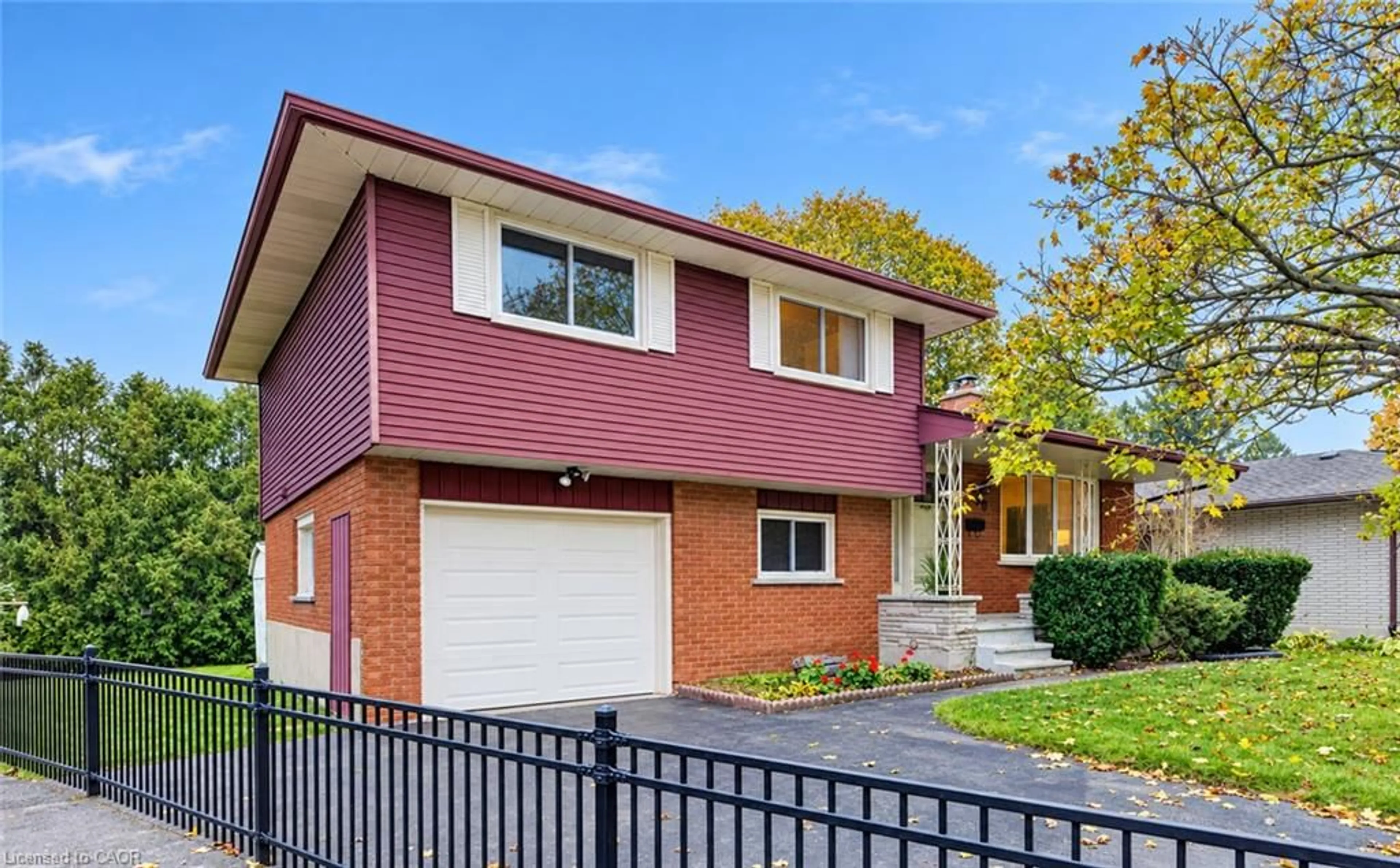 Home with brick exterior material, street for 30 Hampton Pl, Kitchener Ontario N2B 2S3
