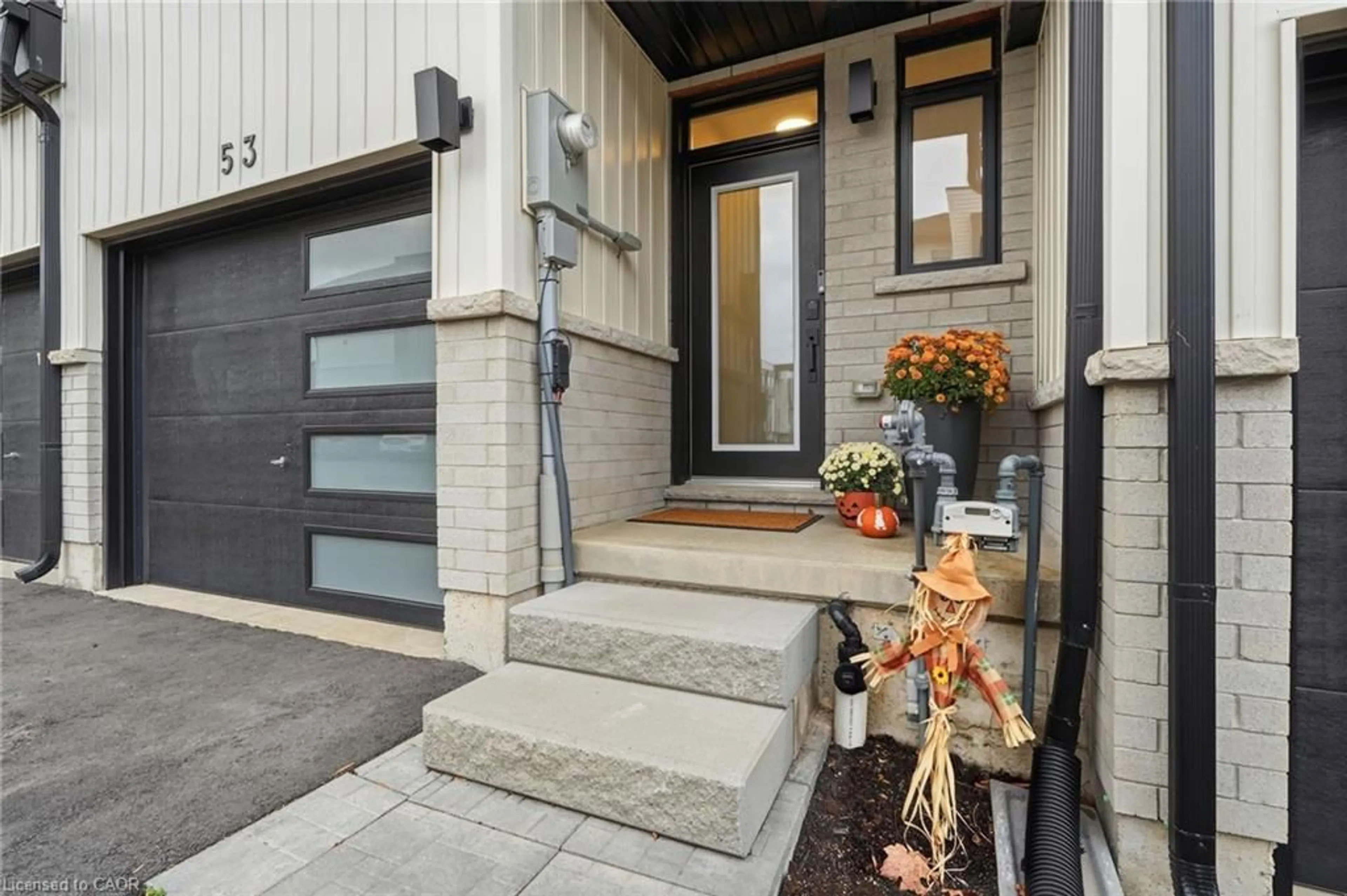 Indoor entryway for 4040 Mountain St #53, Beamsville Ontario L3J 2J6