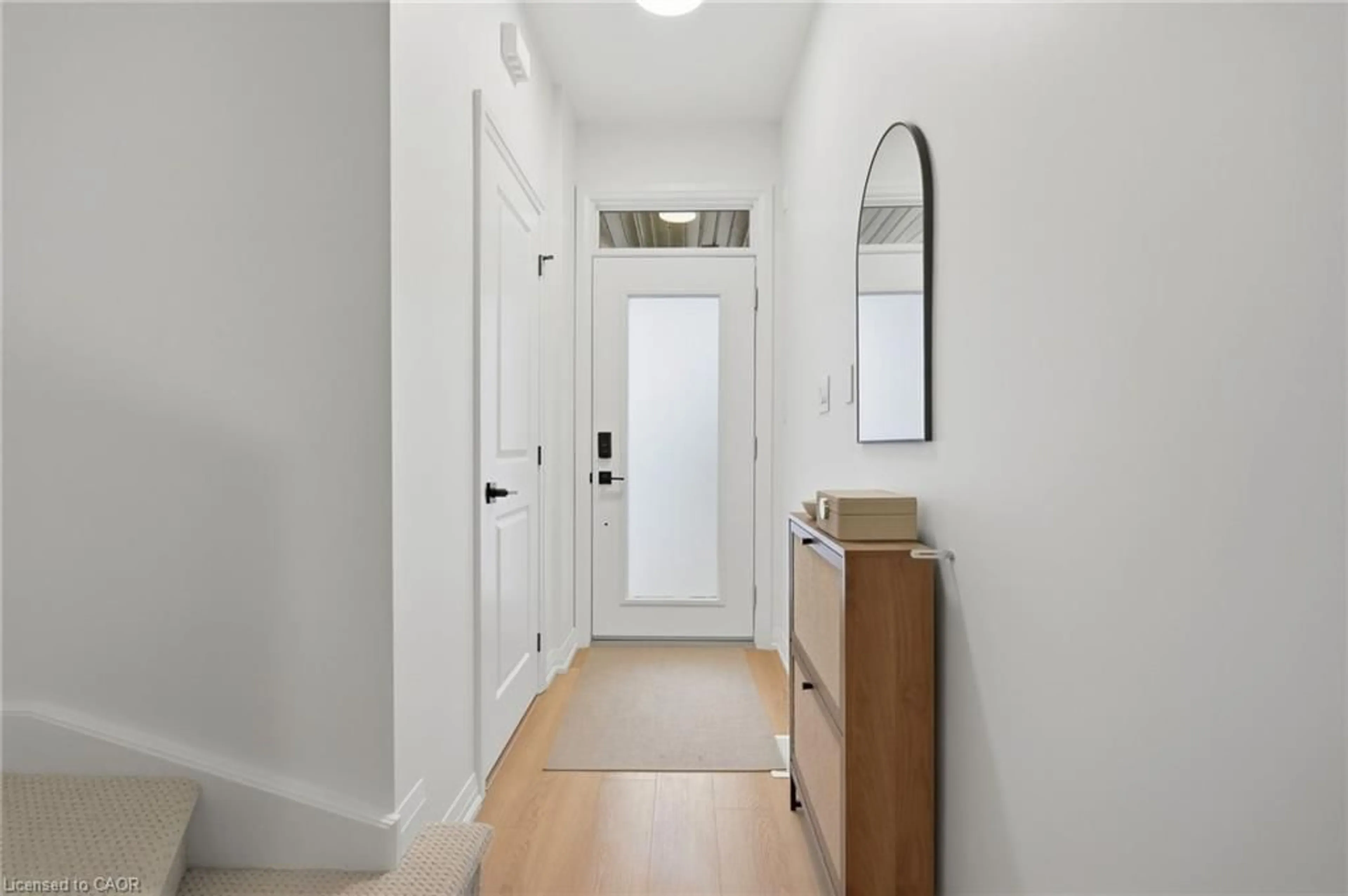 Indoor entryway for 4040 Mountain St #53, Beamsville Ontario L3J 2J6