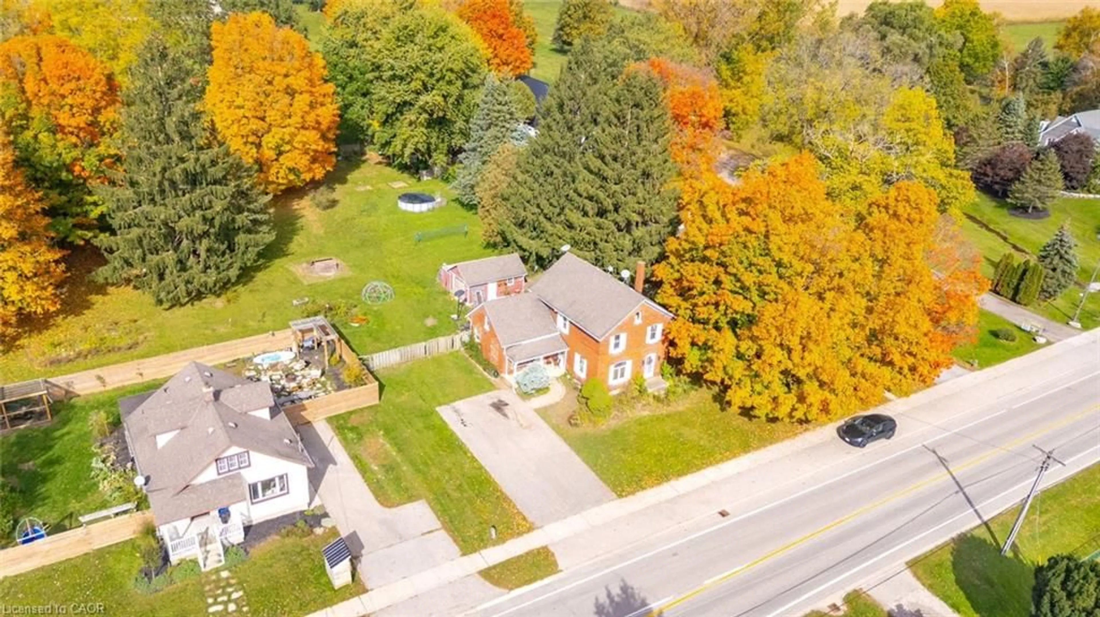 A pic from outside/outdoor area/front of a property/back of a property/a pic from drone, street for 424 Main St, Springford Ontario N0J 1X0