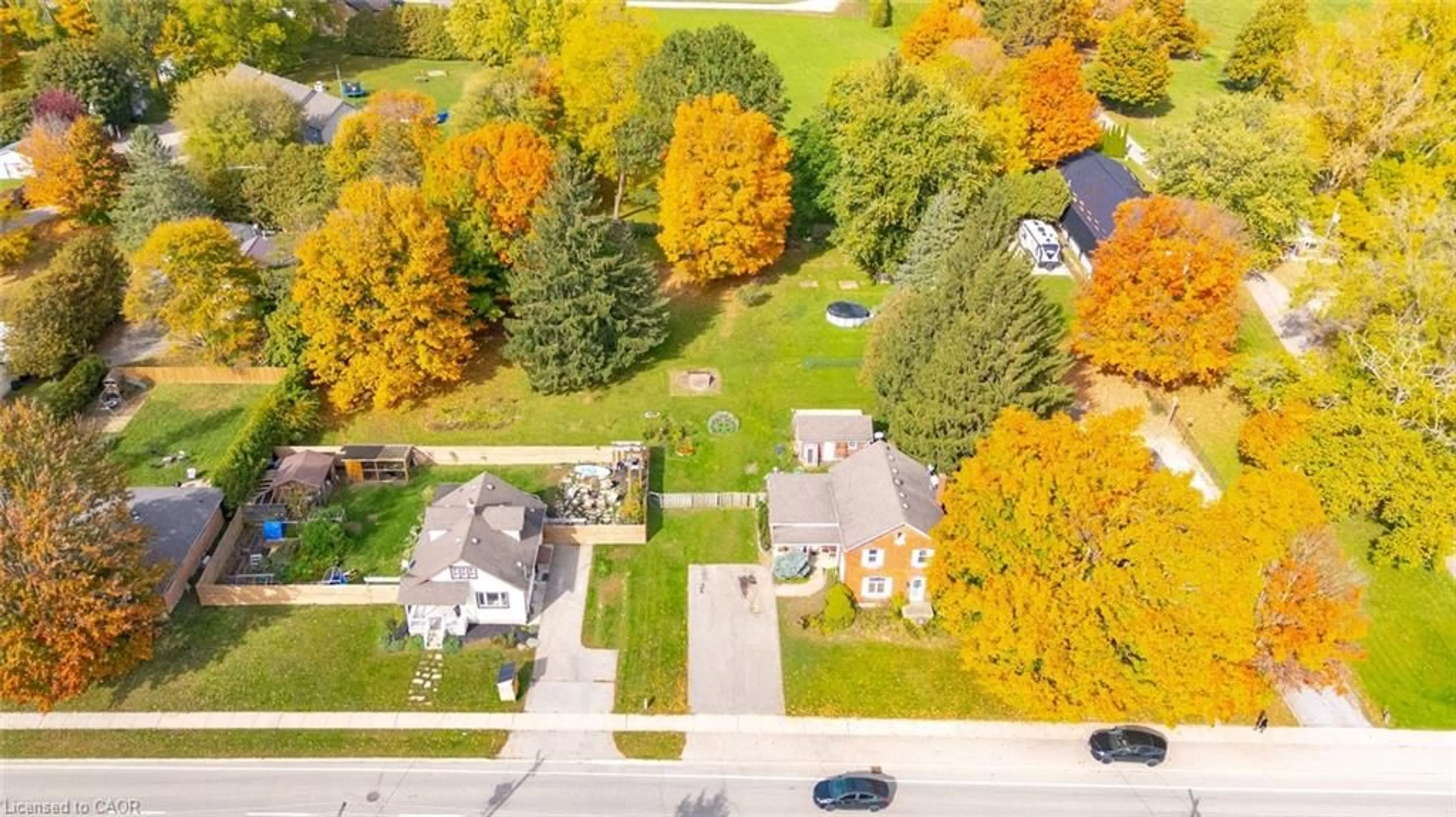 A pic from outside/outdoor area/front of a property/back of a property/a pic from drone, street for 424 Main St, Springford Ontario N0J 1X0