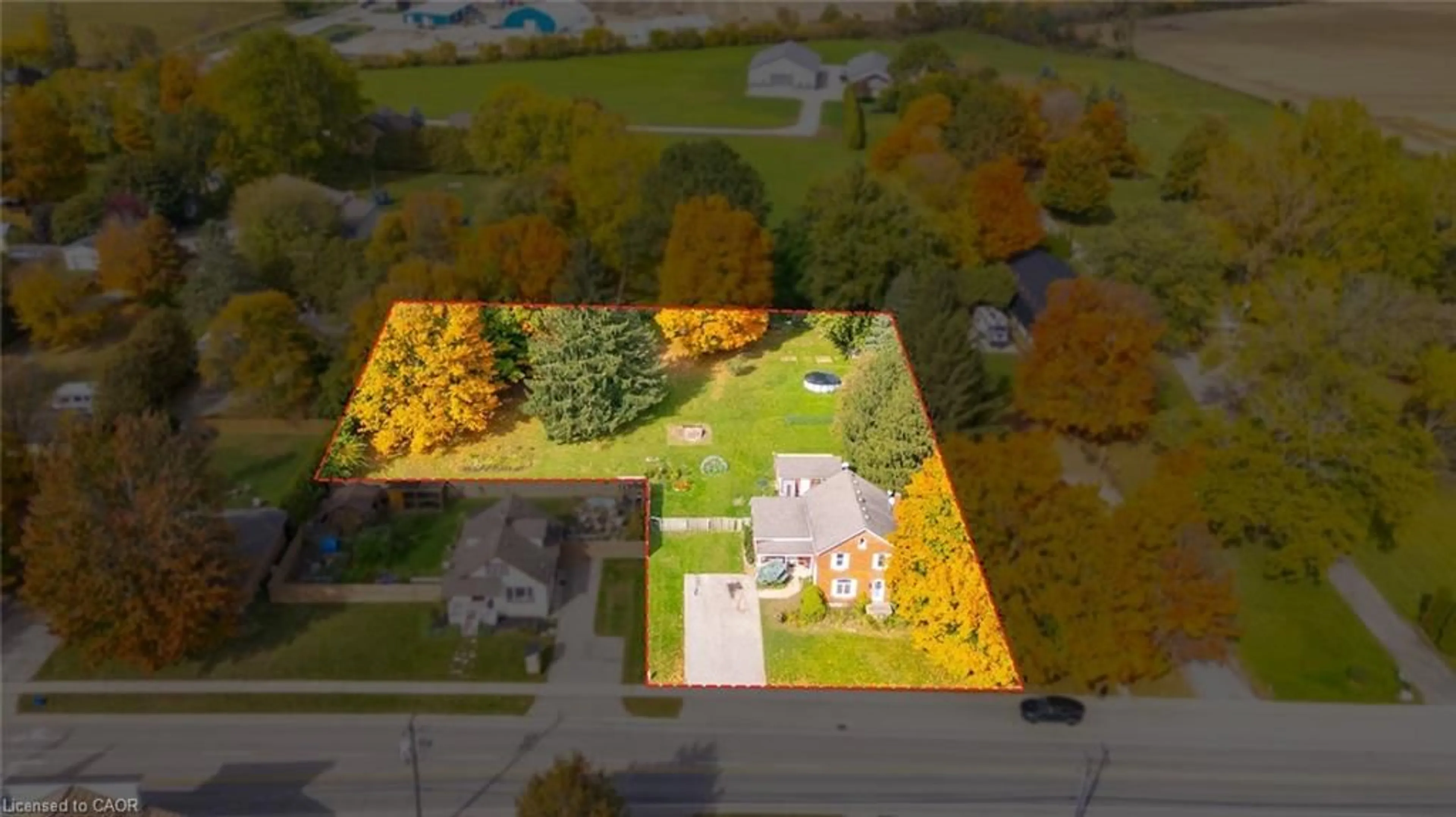 A pic from outside/outdoor area/front of a property/back of a property/a pic from drone, street for 424 Main St, Springford Ontario N0J 1X0