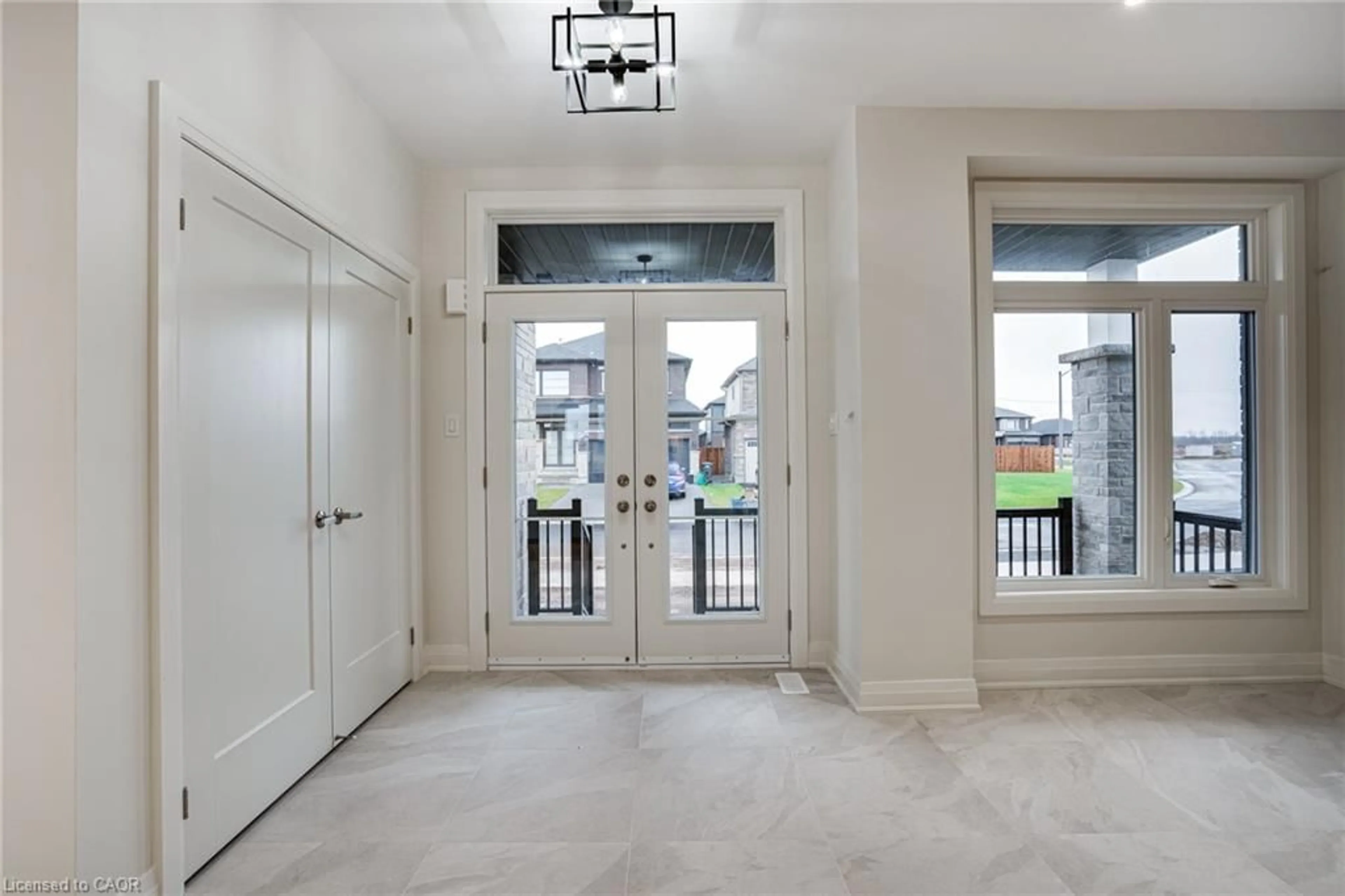 Indoor entryway for 239 Midland Pl, Welland Ontario L3B 0H4