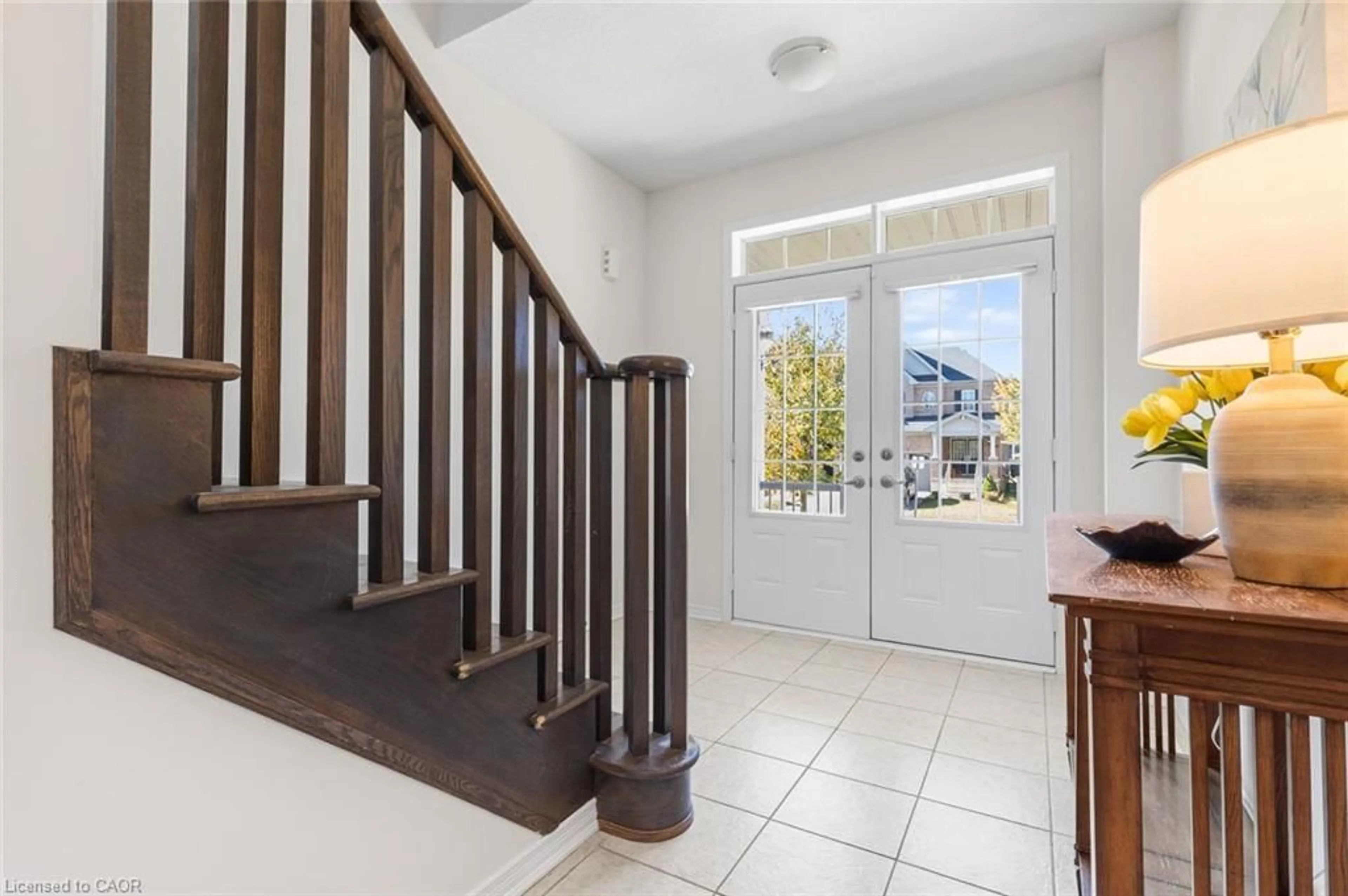 Indoor entryway for 40 Sumac Dr, Caledonia Ontario N3W 0C2