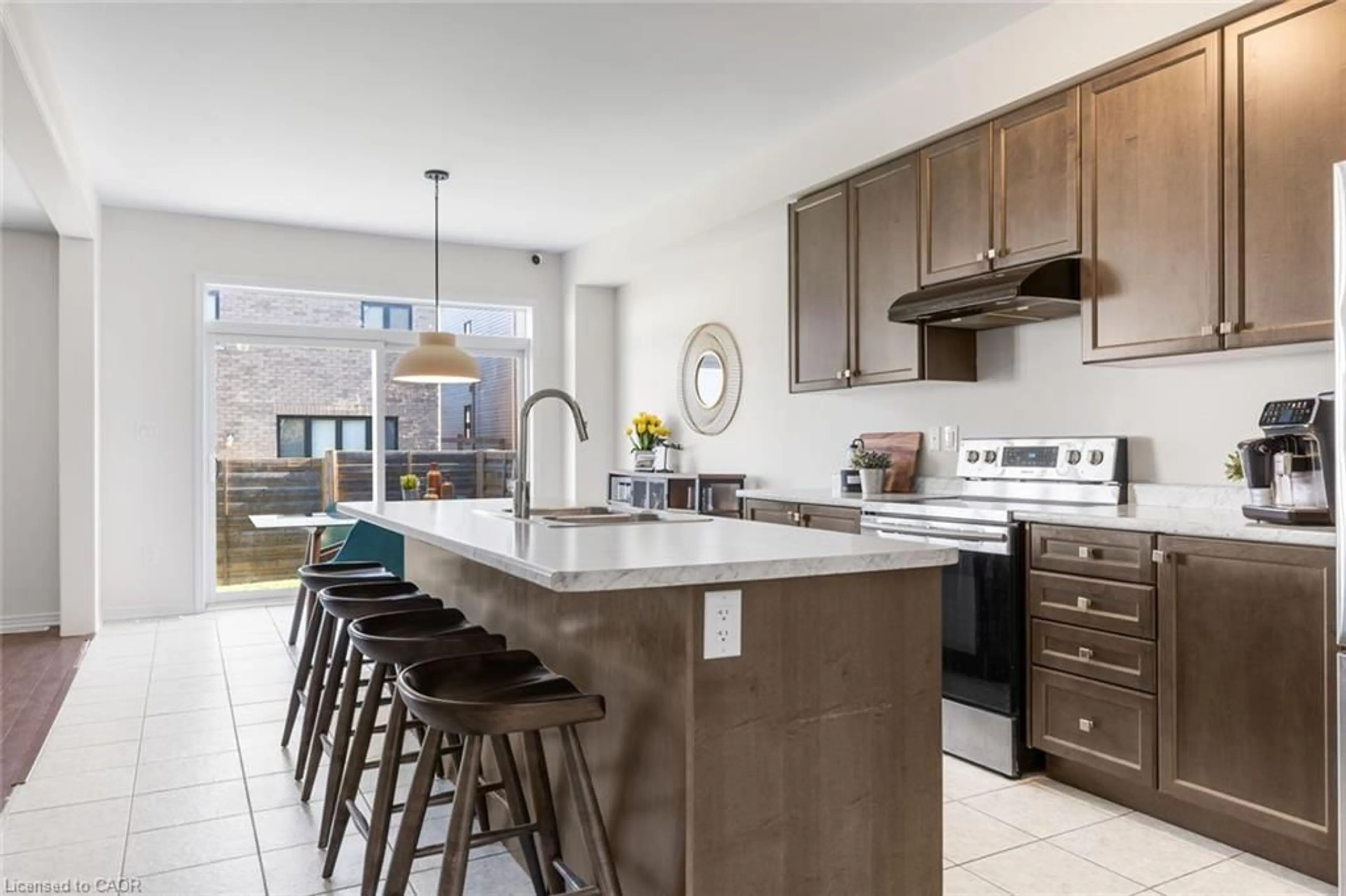 Open concept kitchen, ceramic/tile floor for 40 Sumac Dr, Caledonia Ontario N3W 0C2