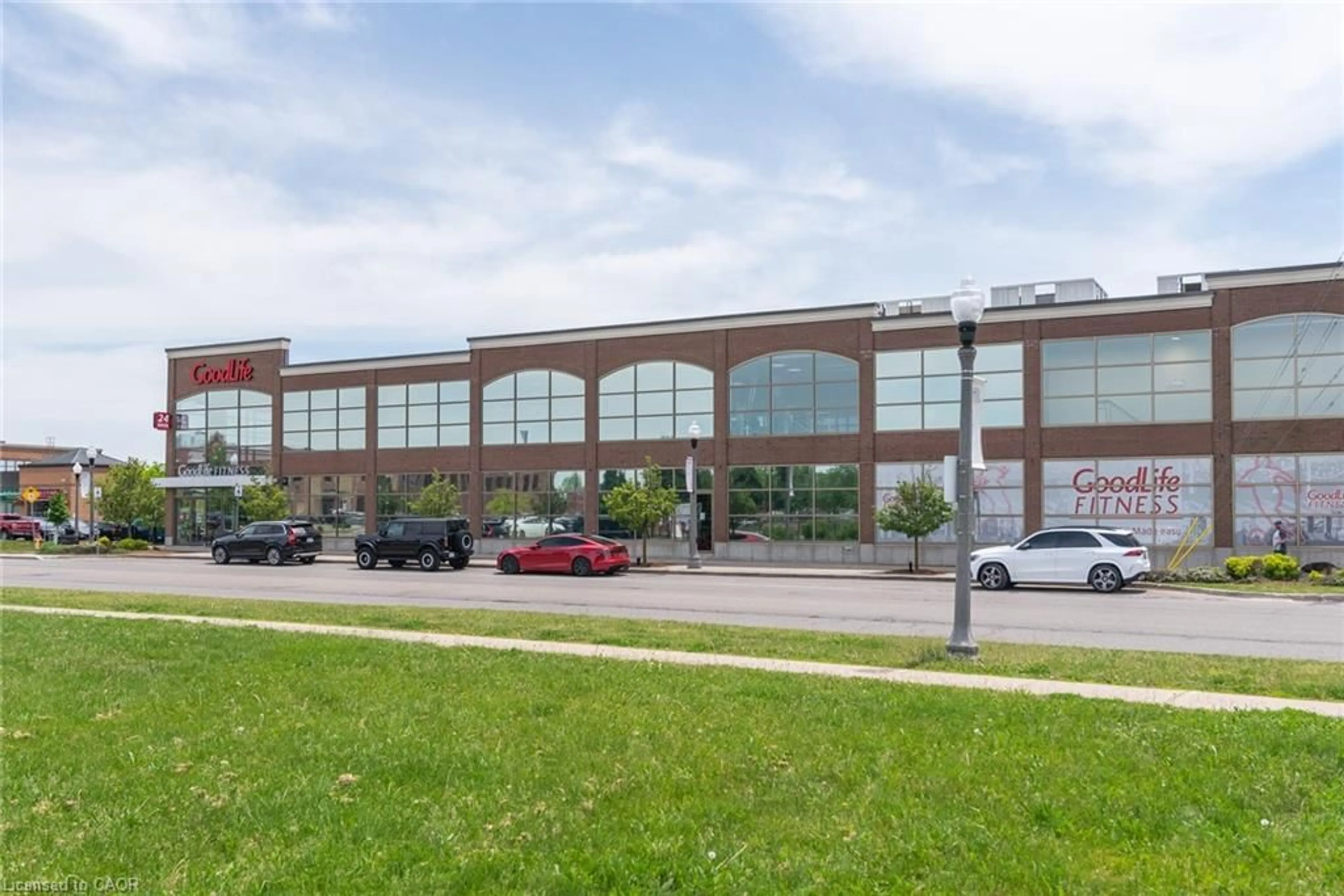 Indoor foyer for 155 Commonwealth St #205, Kitchener Ontario N2E 0G5