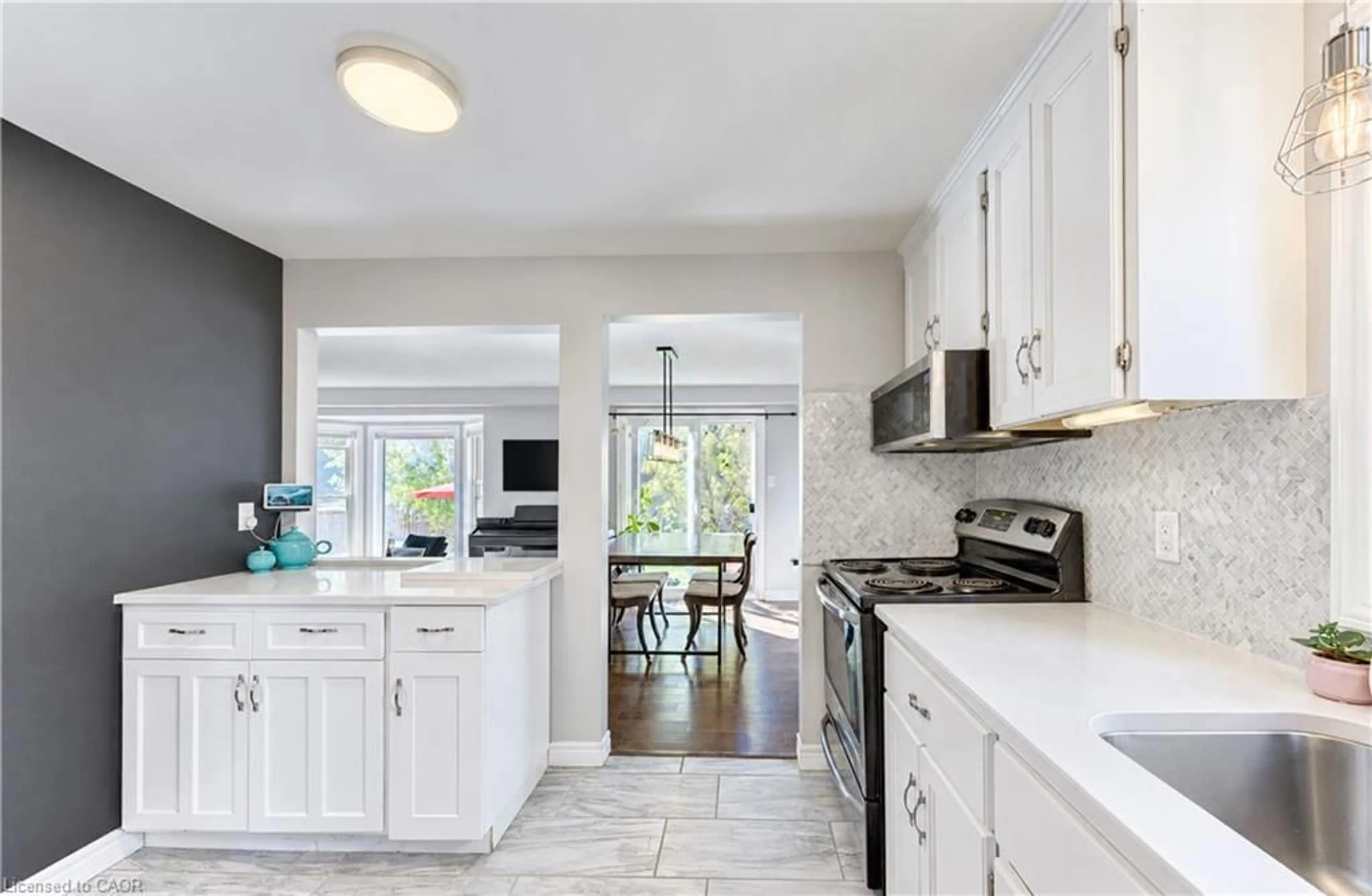 Open concept kitchen, ceramic/tile floor for 527B Rosemeadow Cres, Waterloo Ontario N2T 1Z9