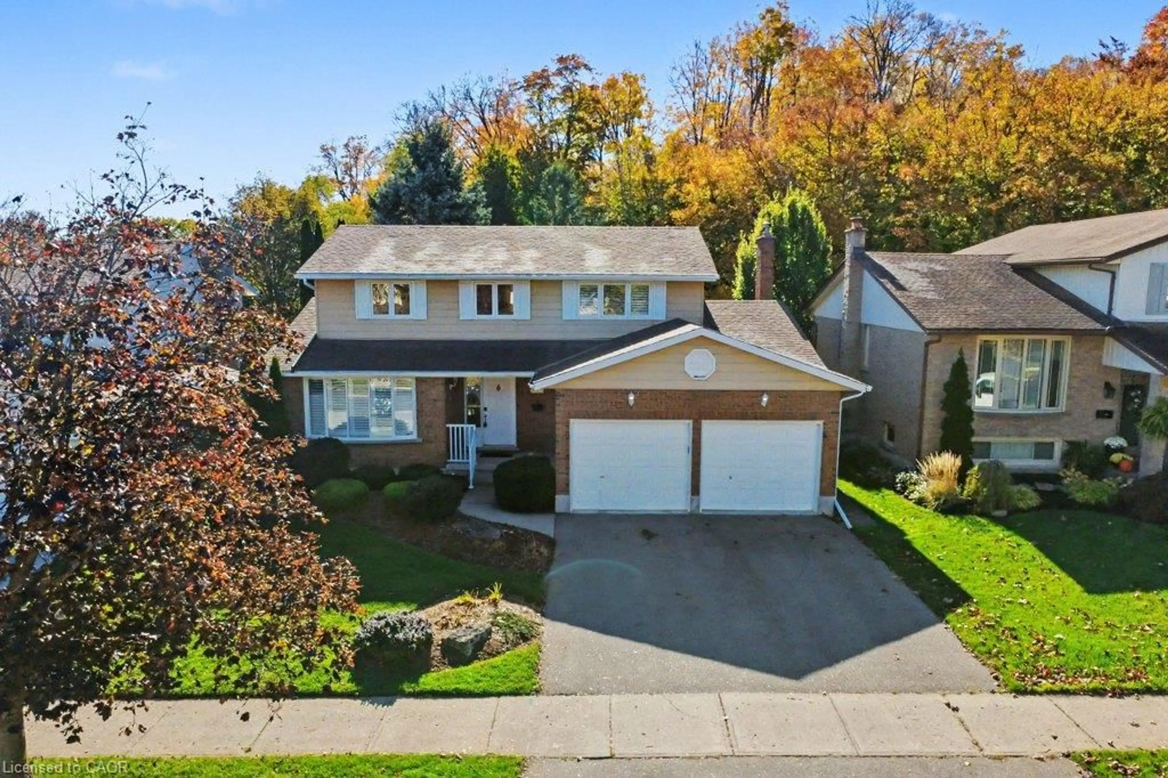 A pic from outside/outdoor area/front of a property/back of a property/a pic from drone, street for 57 Trailview Dr, Kitchener Ontario N2N 1P7