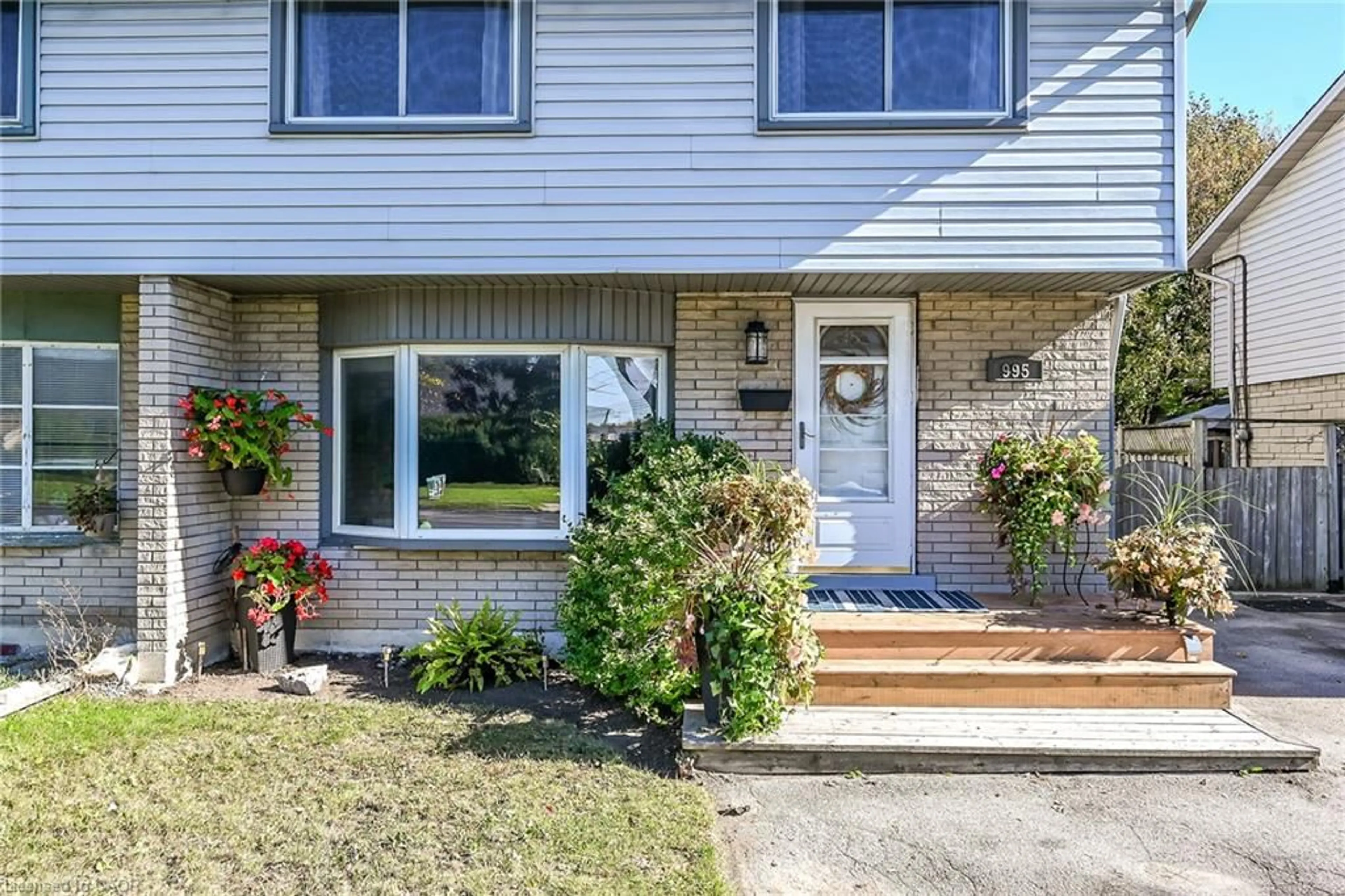 Unknown for 995 Upper Wellington St, Hamilton Ontario L9A 3S4