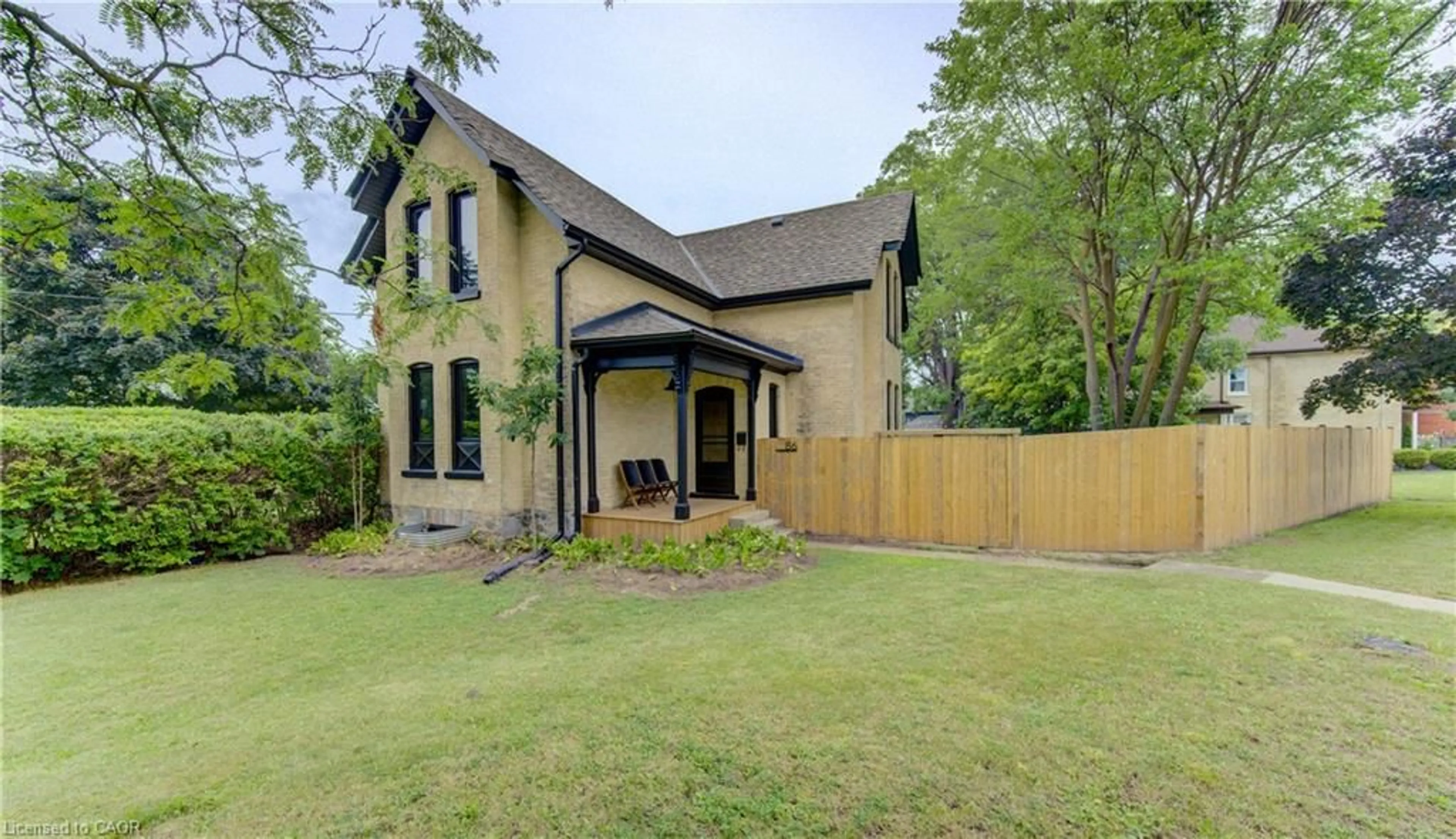 Unknown for 86 St Andrews St, Cambridge Ontario N1S 1M4