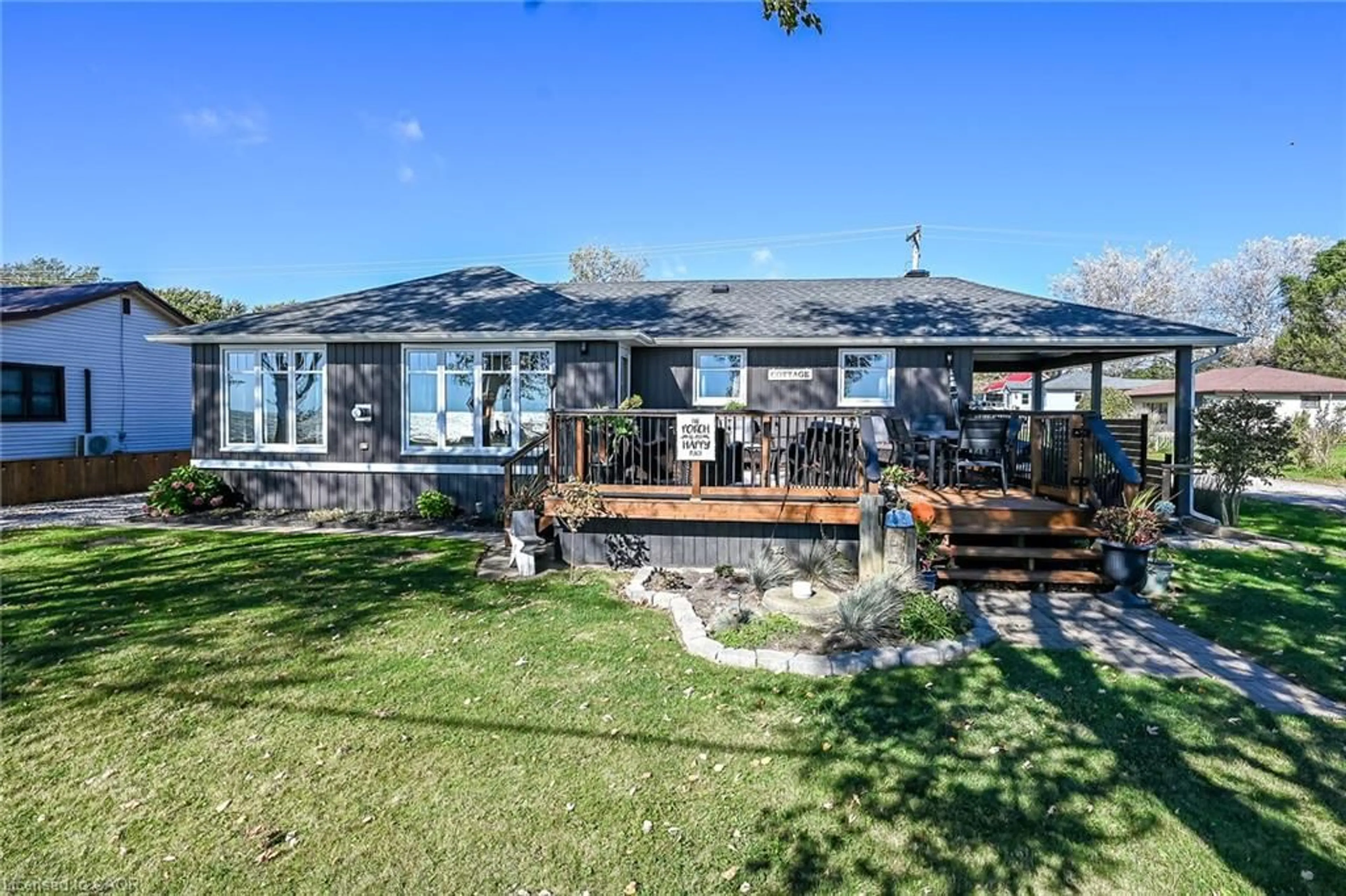 A pic from outside/outdoor area/front of a property/back of a property/a pic from drone, water/lake/river/ocean view for 233 Blue Water Pky, Selkirk Ontario N0A 1P0