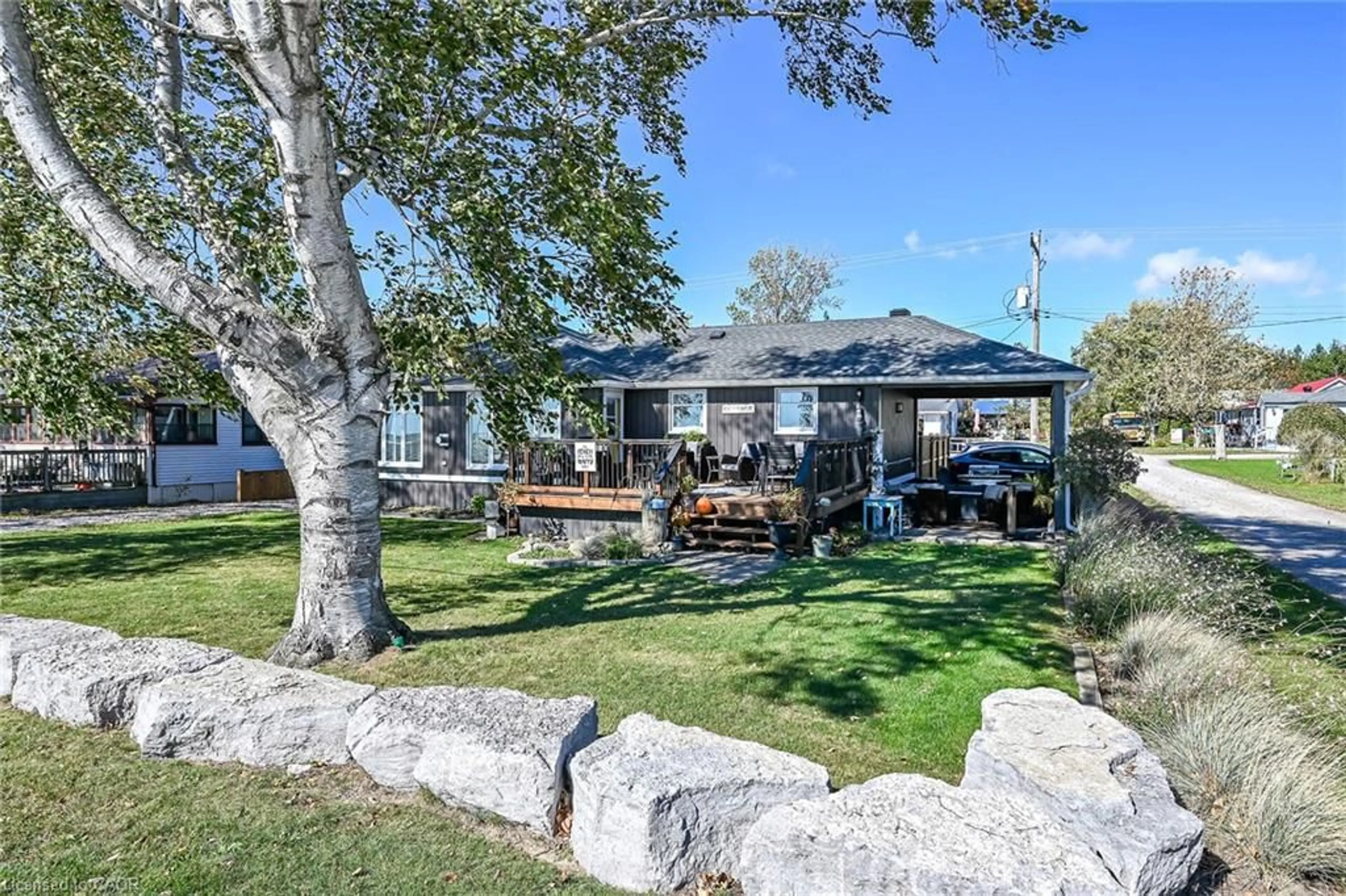 Patio, water/lake/river/ocean view for 233 Blue Water Pky, Selkirk Ontario N0A 1P0