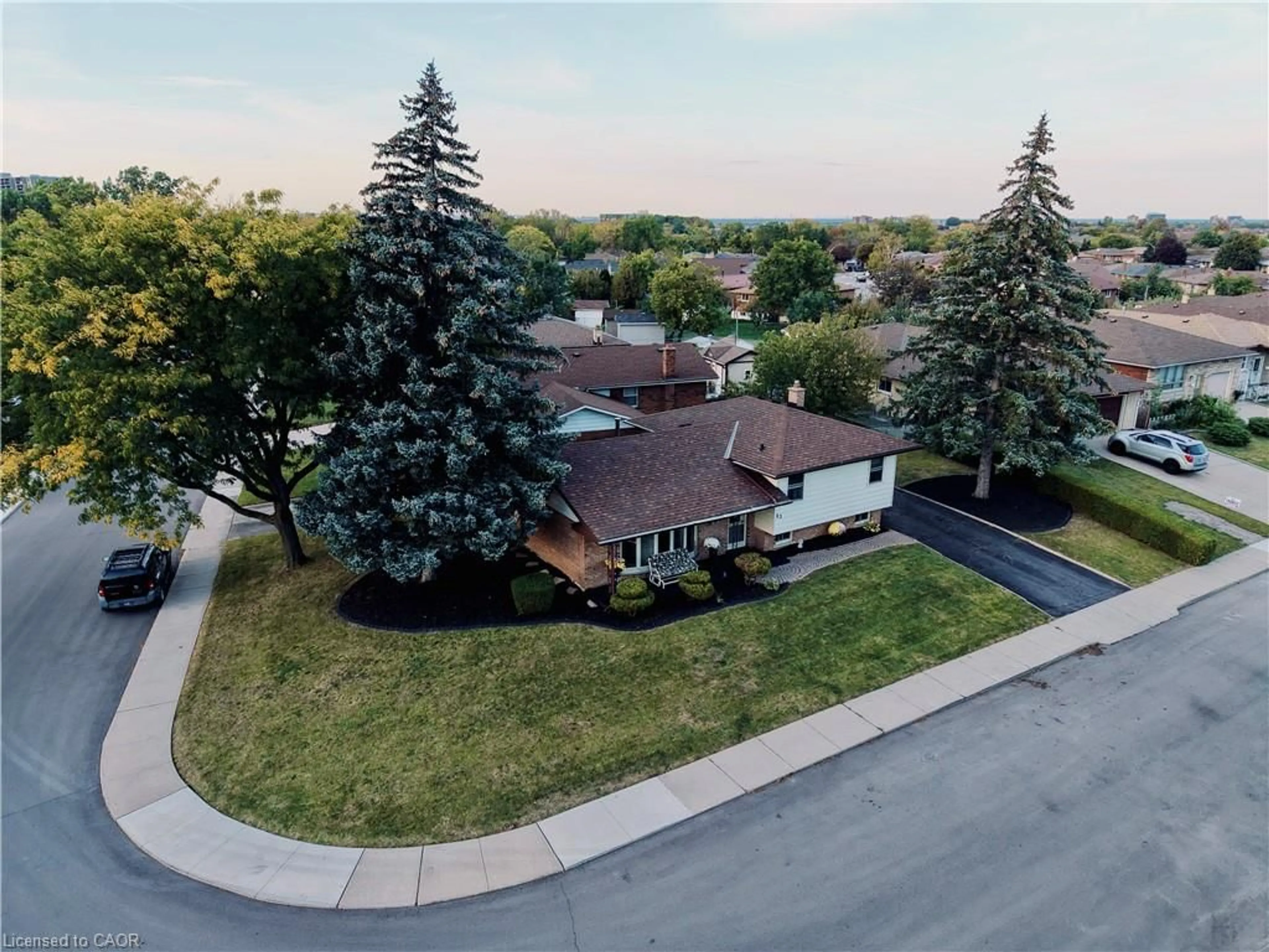 A pic from outside/outdoor area/front of a property/back of a property/a pic from drone, street for 83 Marcella Cres, Hamilton Ontario L8K 6E9