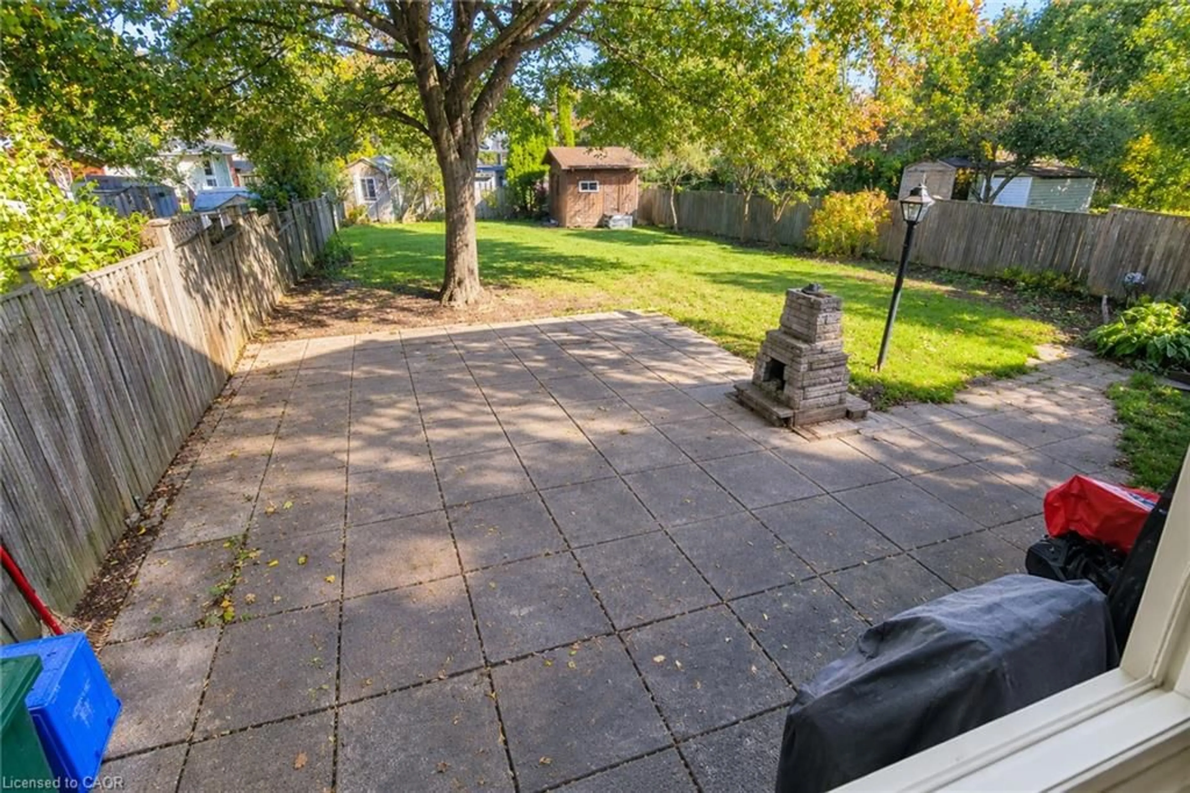 Patio, street for 286 Mohawk Rd, Hamilton Ontario L9C 1W3