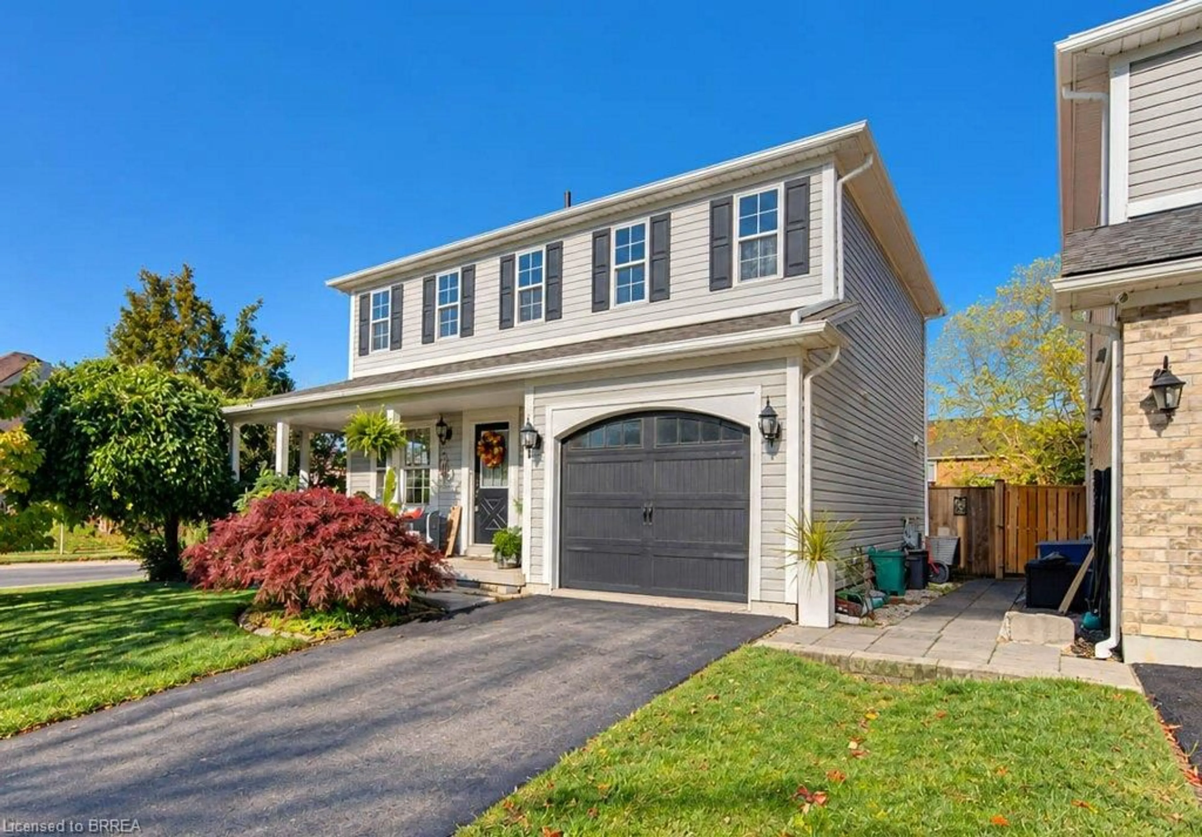 Home with vinyl exterior material, street for 112 Osborn Ave, Brantford Ontario N3T 6S1