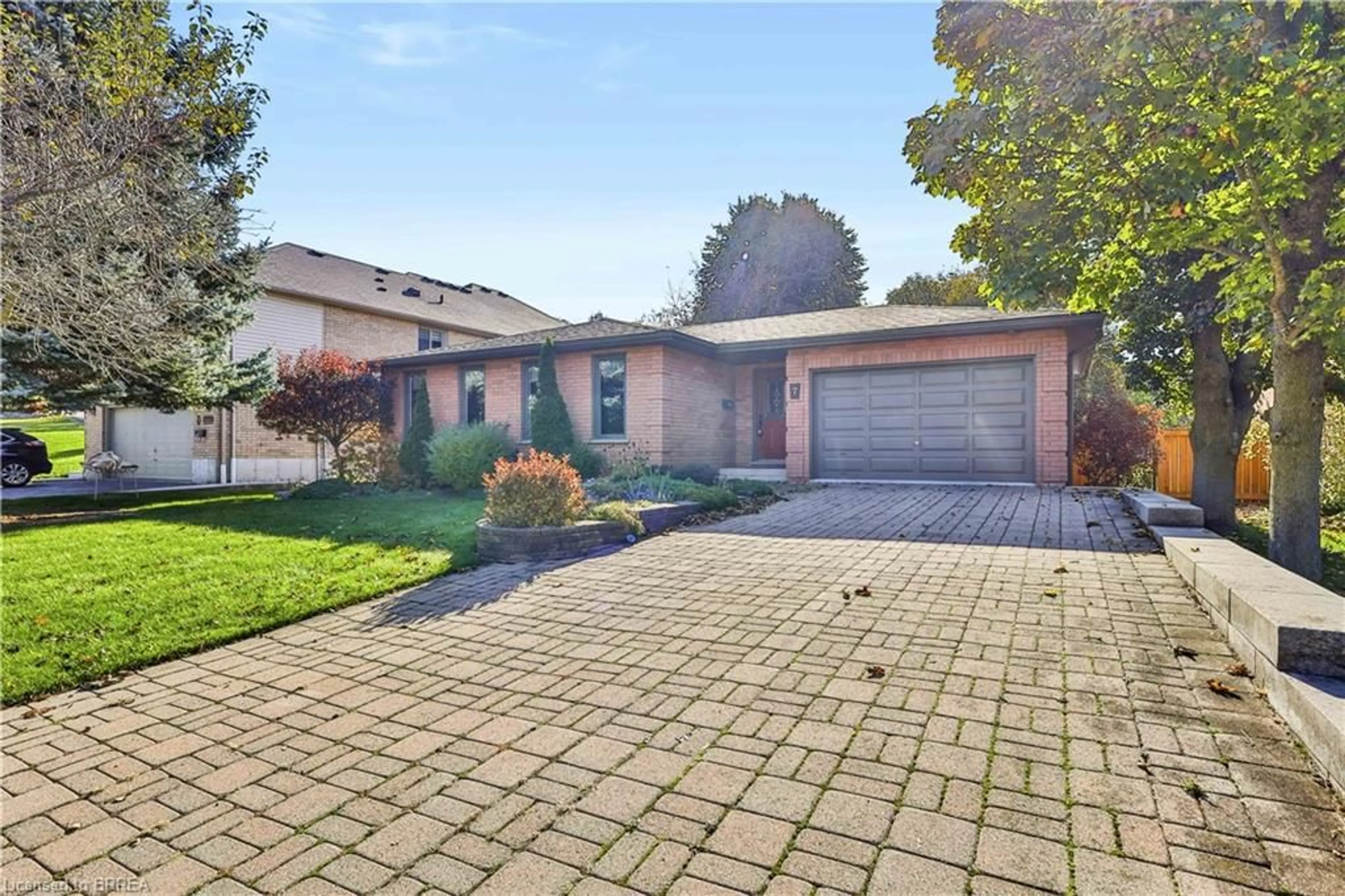 Home with brick exterior material, street for 7 Charlton Dr, Paris Ontario N3L 3P4
