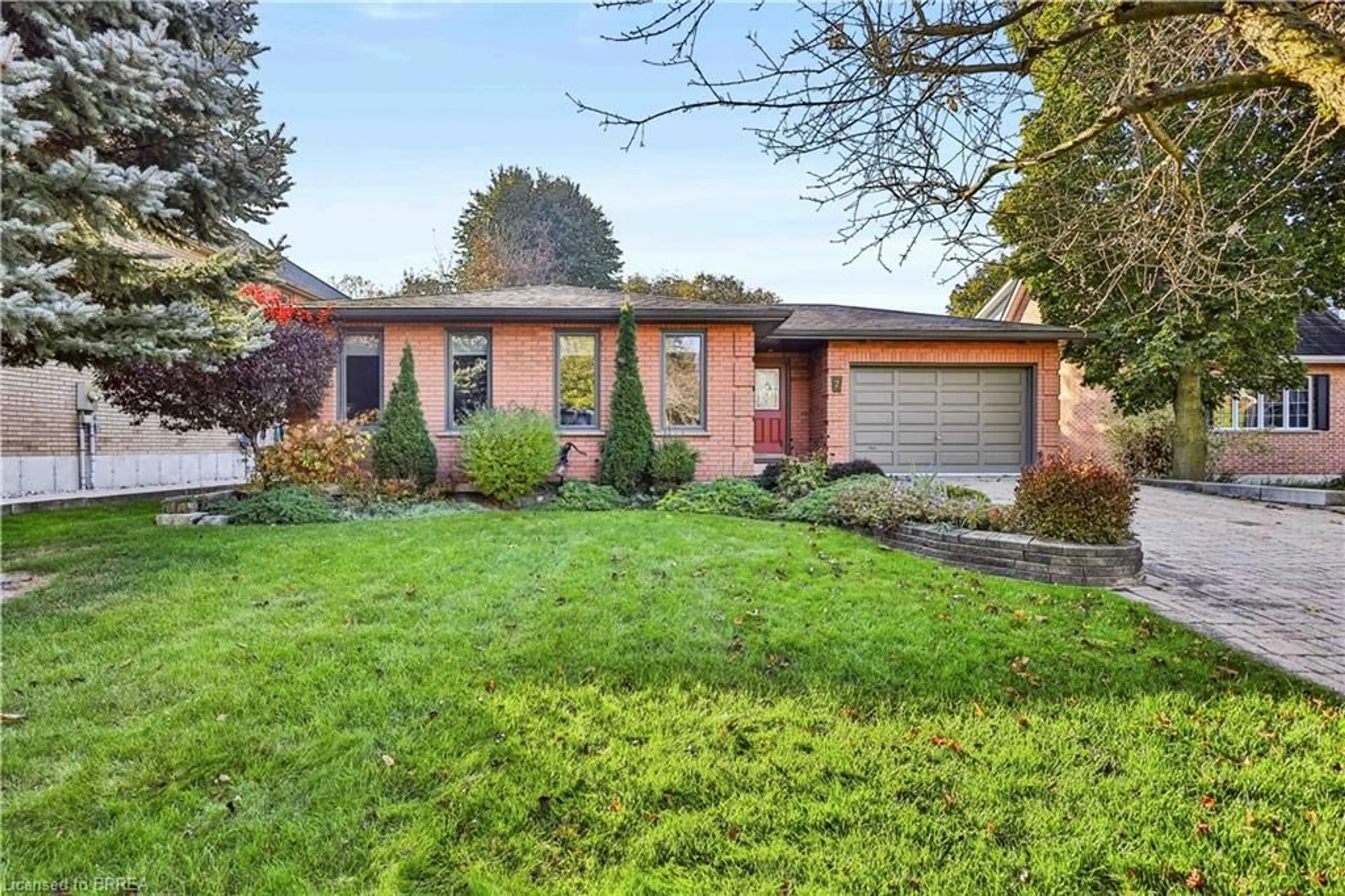 Home with brick exterior material, street for 7 Charlton Dr, Paris Ontario N3L 3P4