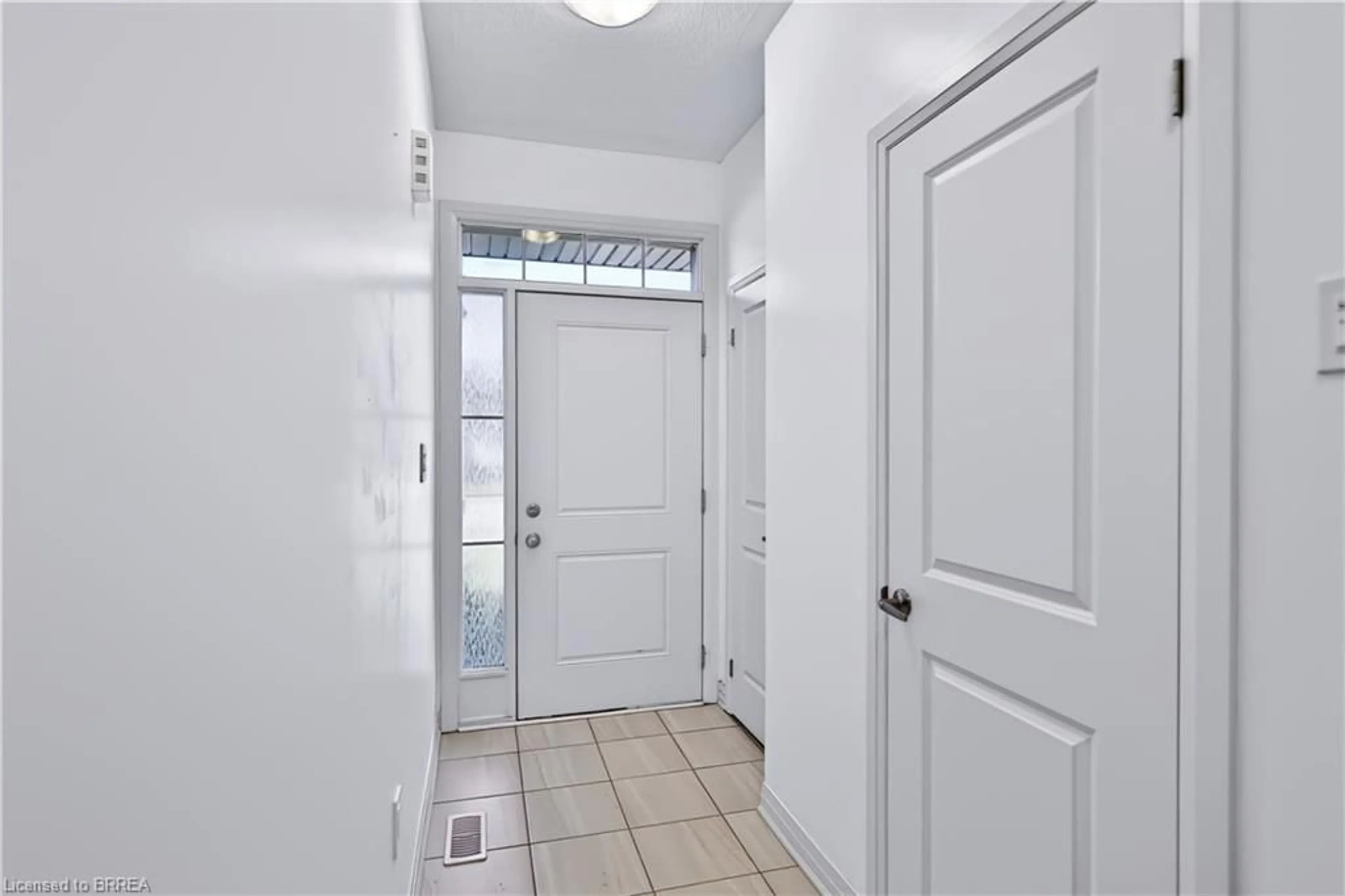 Indoor entryway for 156 Middleton St, Thamesford Ontario N0M 2M0