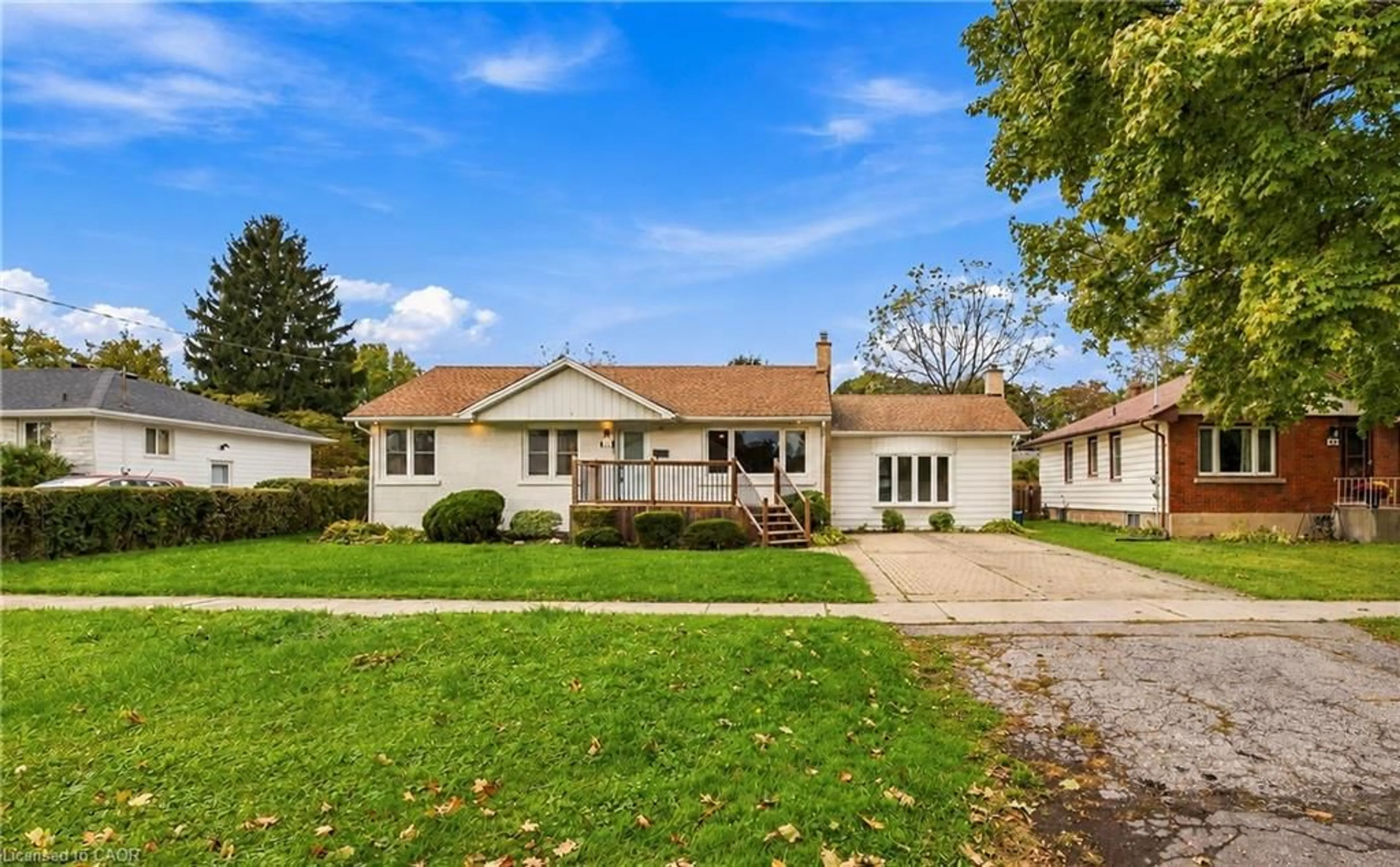 Home with vinyl exterior material, street for 67 Forster St, St. Catharines Ontario L2N 2A6