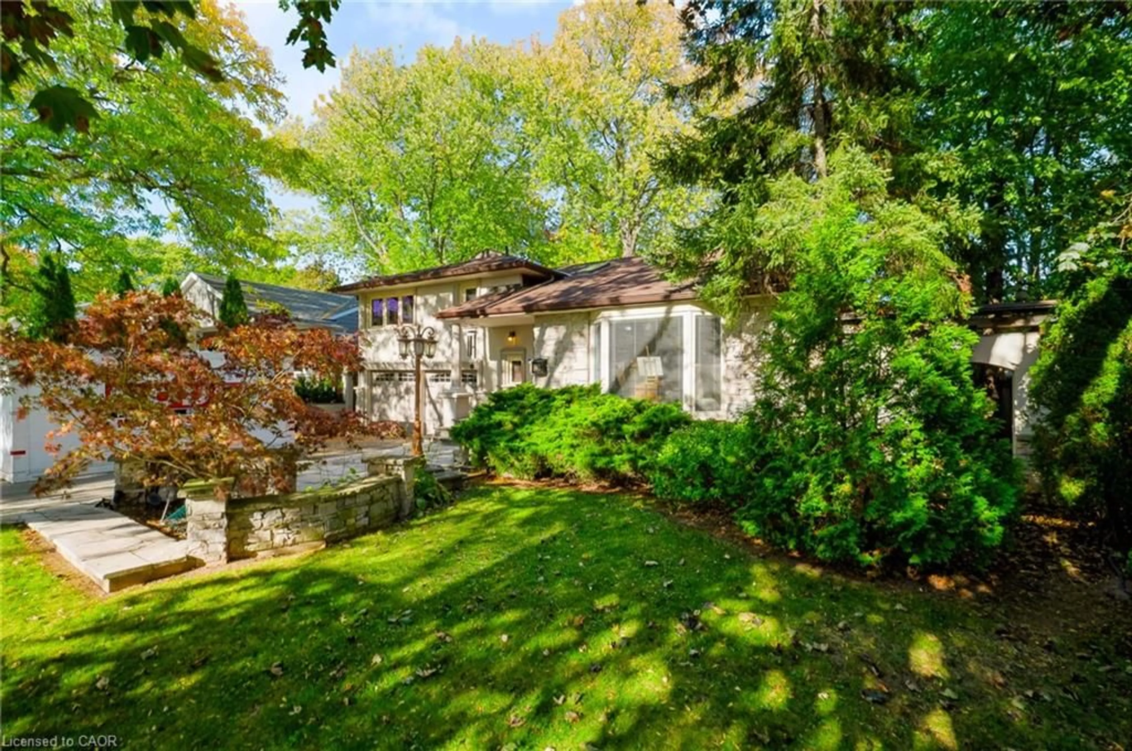 Patio, street for 115 Euston Rd, Burlington Ontario L7L 4V5
