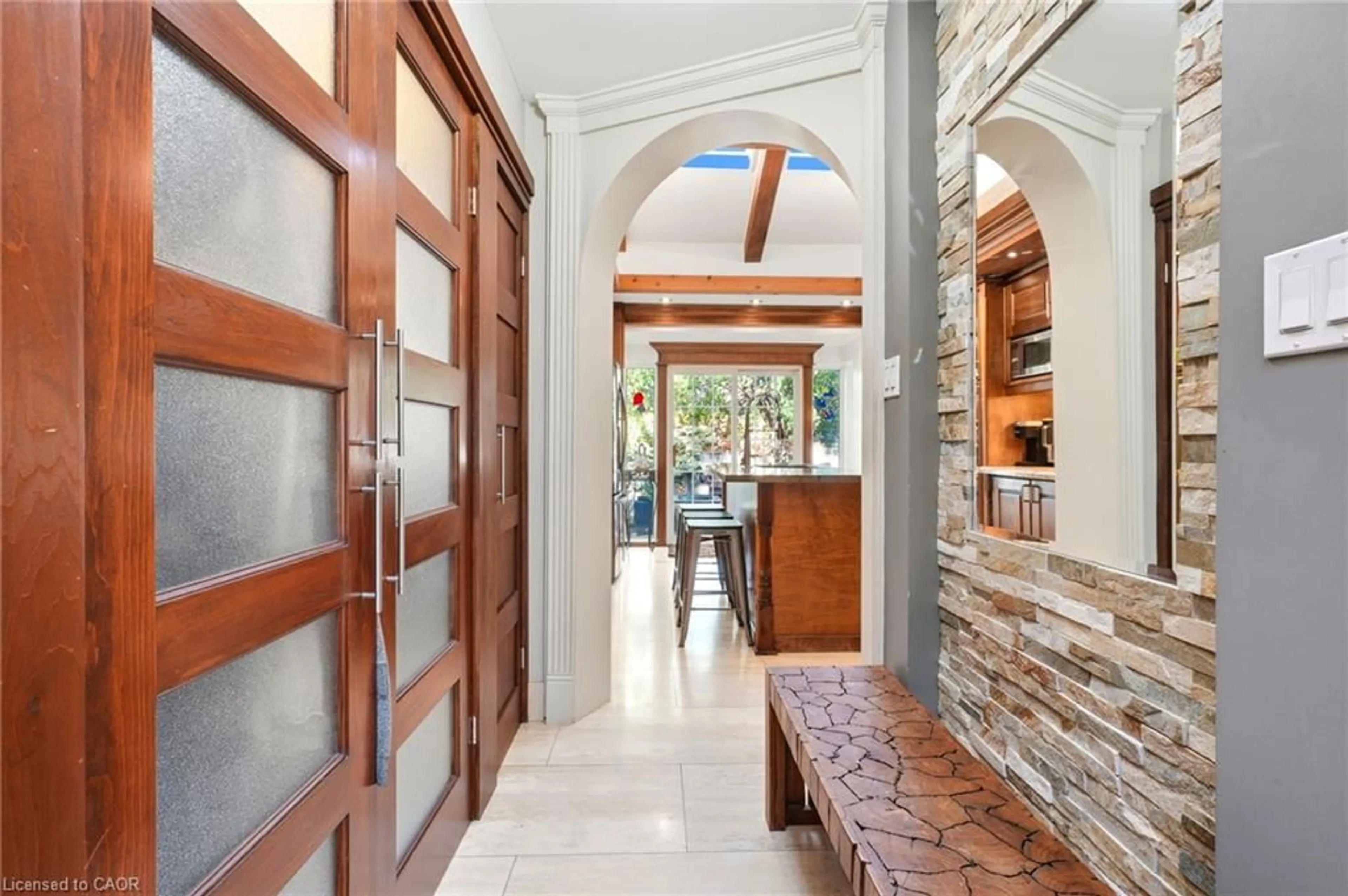 Indoor entryway for 115 Euston Rd, Burlington Ontario L7L 4V5