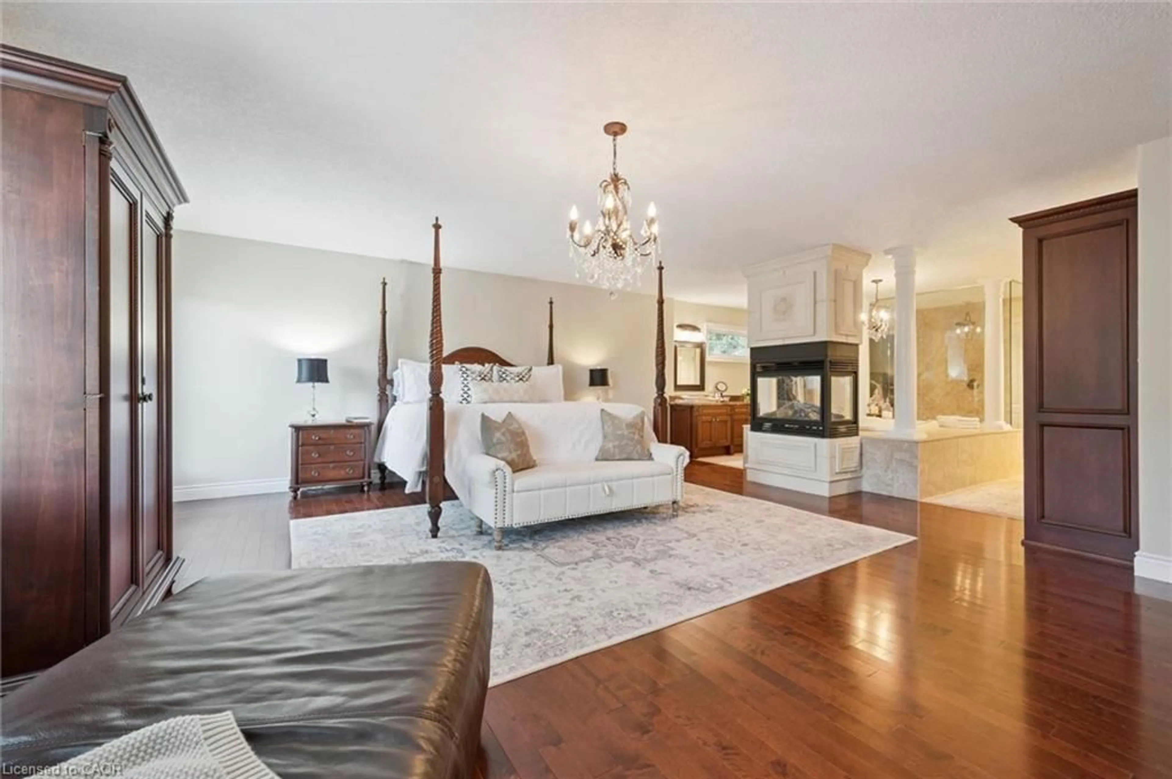 Living room with furniture, unknown for 332 Scenic Dr, St. George Ontario N0E 1N0