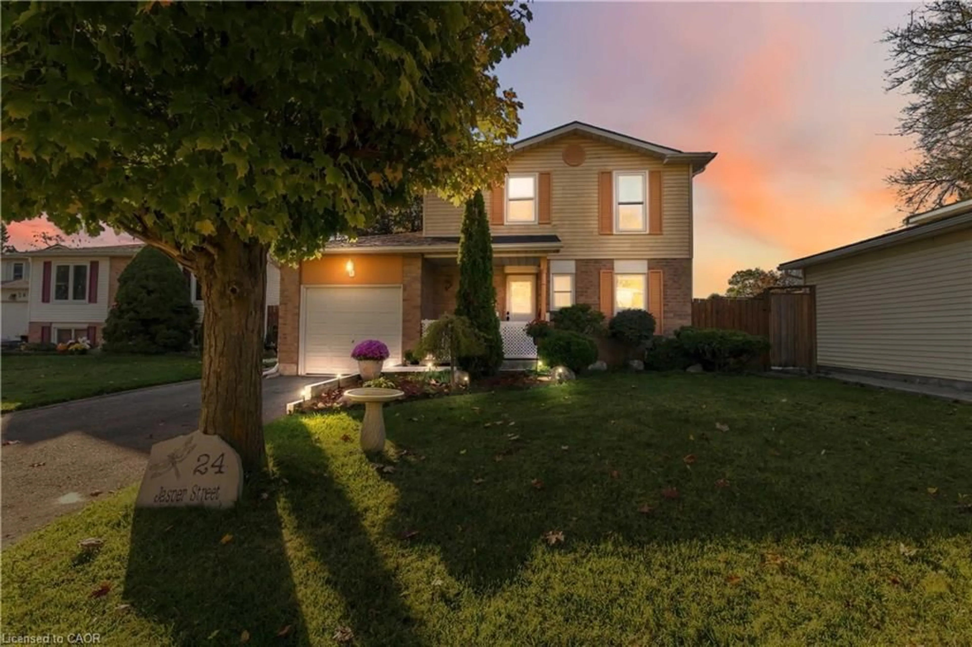 A pic from outside/outdoor area/front of a property/back of a property/a pic from drone, street for 24 Jasper St, Brantford Ontario N3P 1K4