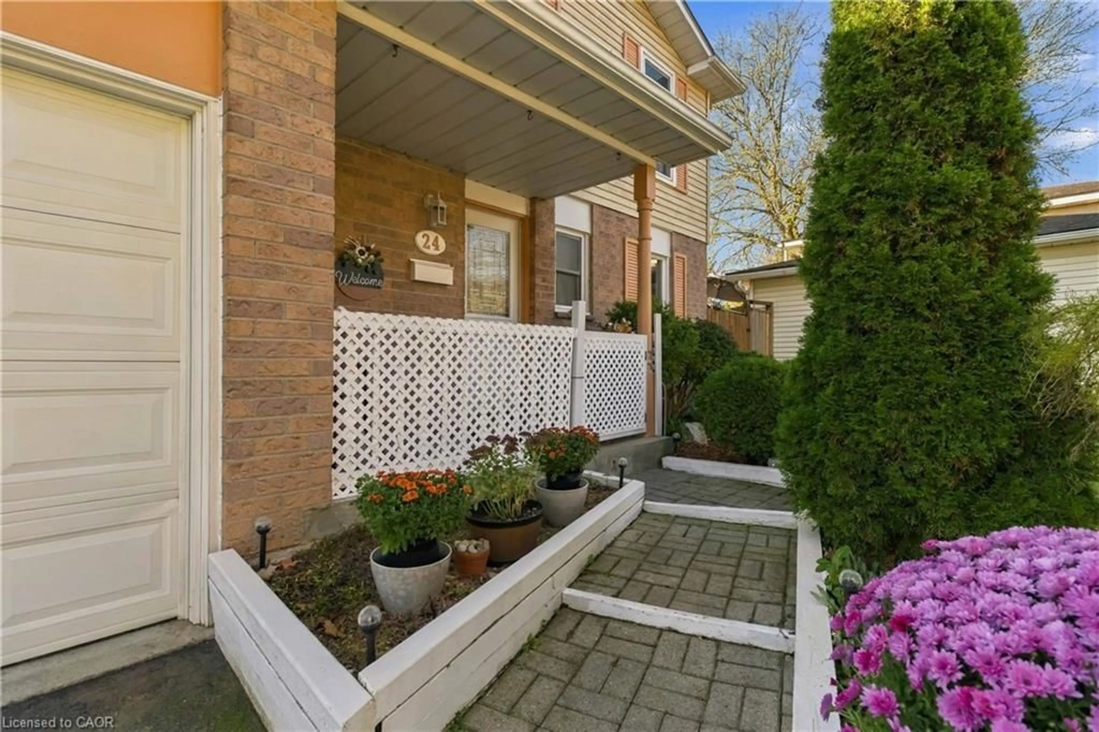 Patio, street for 24 Jasper St, Brantford Ontario N3P 1K4