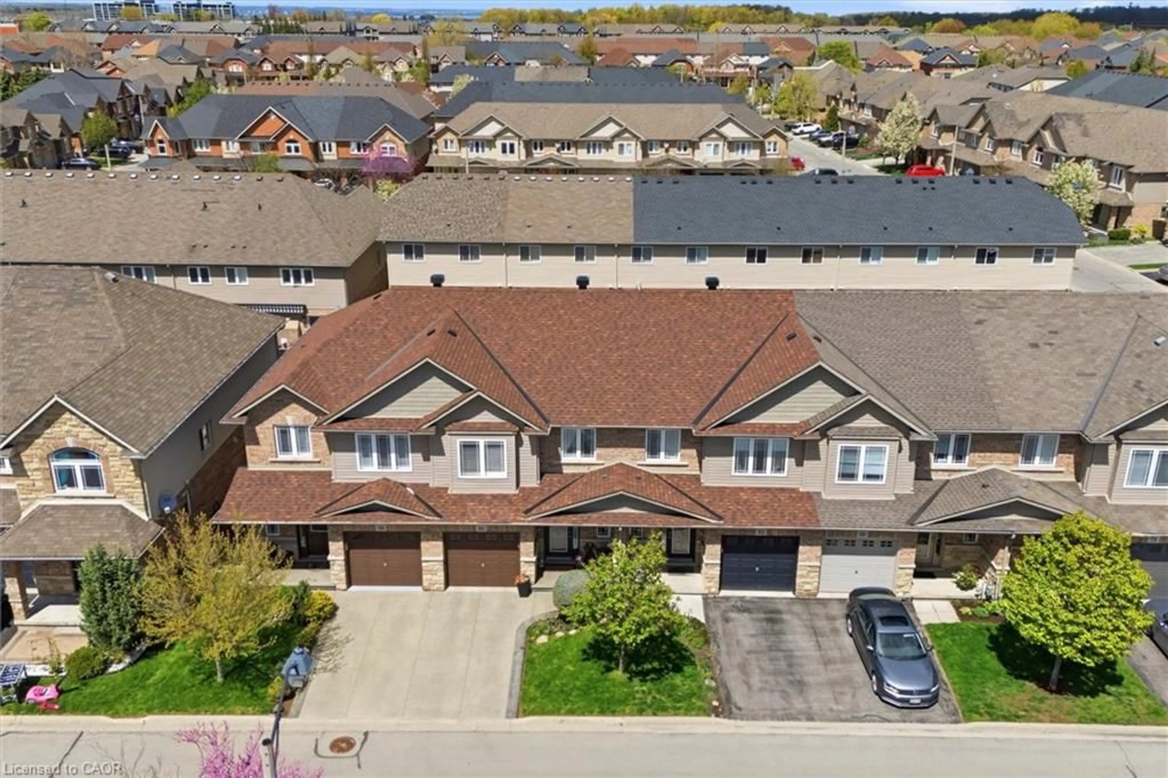 A pic from outside/outdoor area/front of a property/back of a property/a pic from drone, street for 84 Periwinkle Dr, Stoney Creek Ontario L0R 1P0