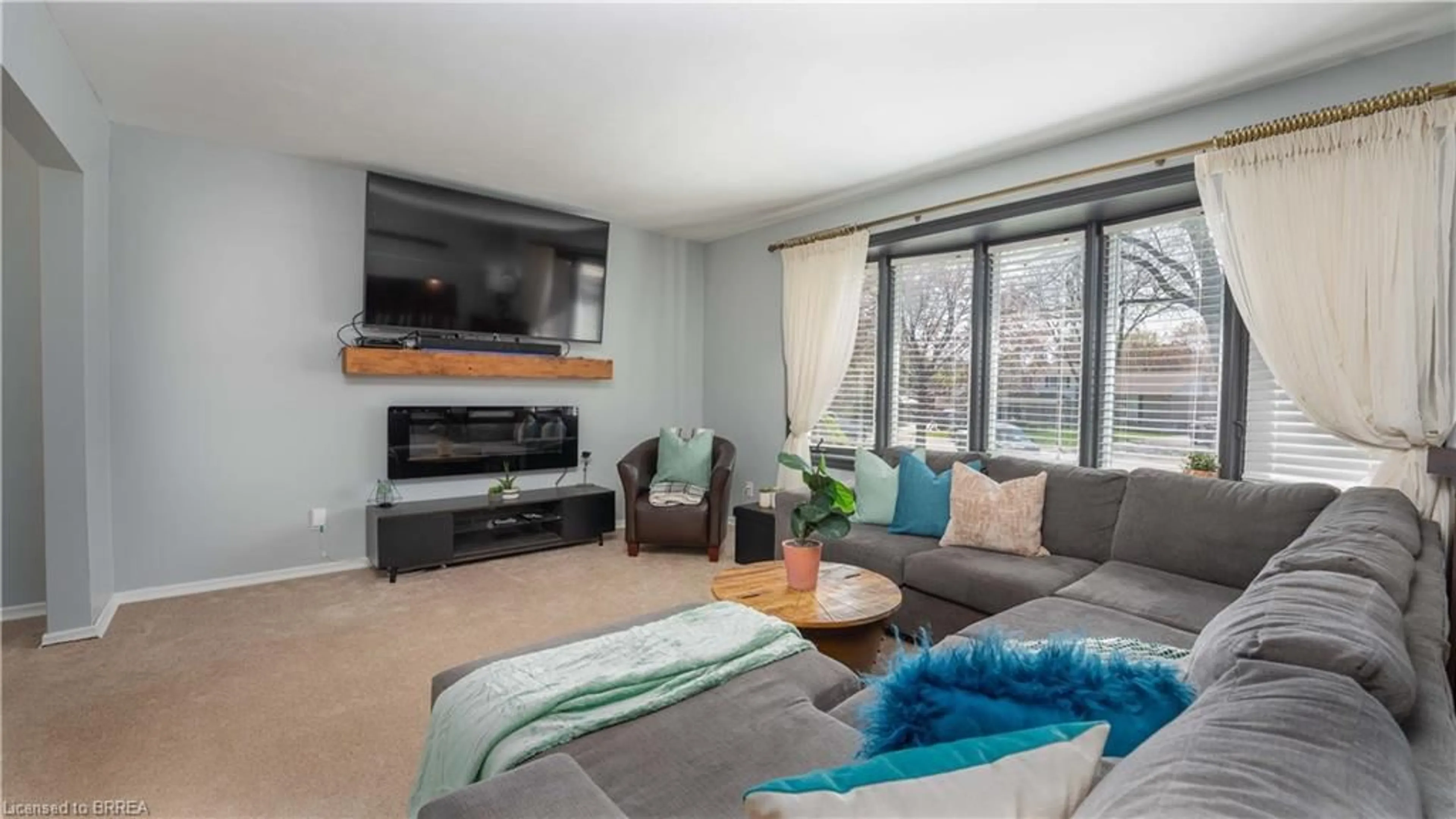 Living room with furniture, wood/laminate floor for 10 Aaron Pl, Brantford Ontario N3R 2S8