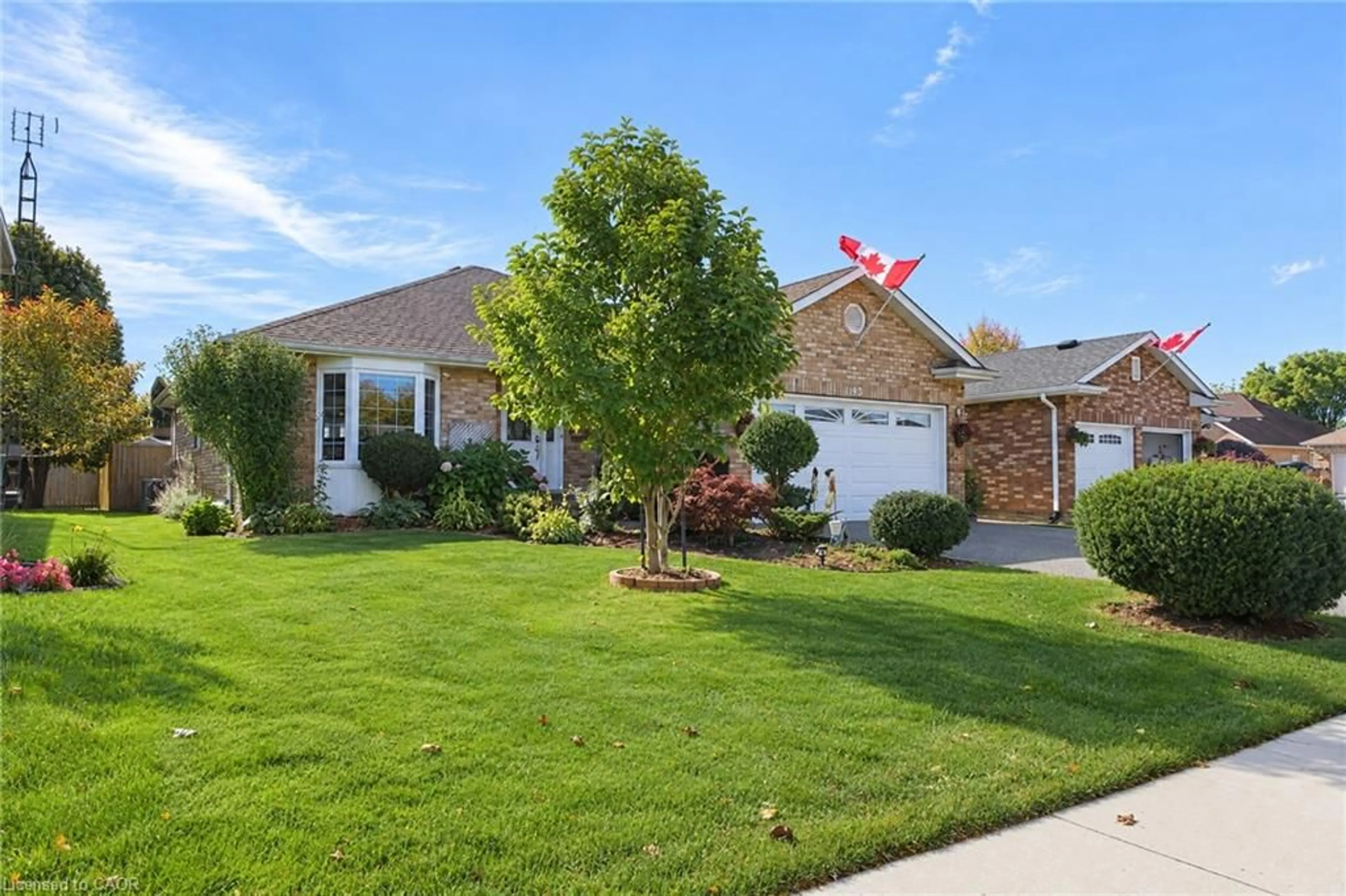 Home with vinyl exterior material, street for 93 Wellandvale Dr, Welland Ontario L3C 7C6
