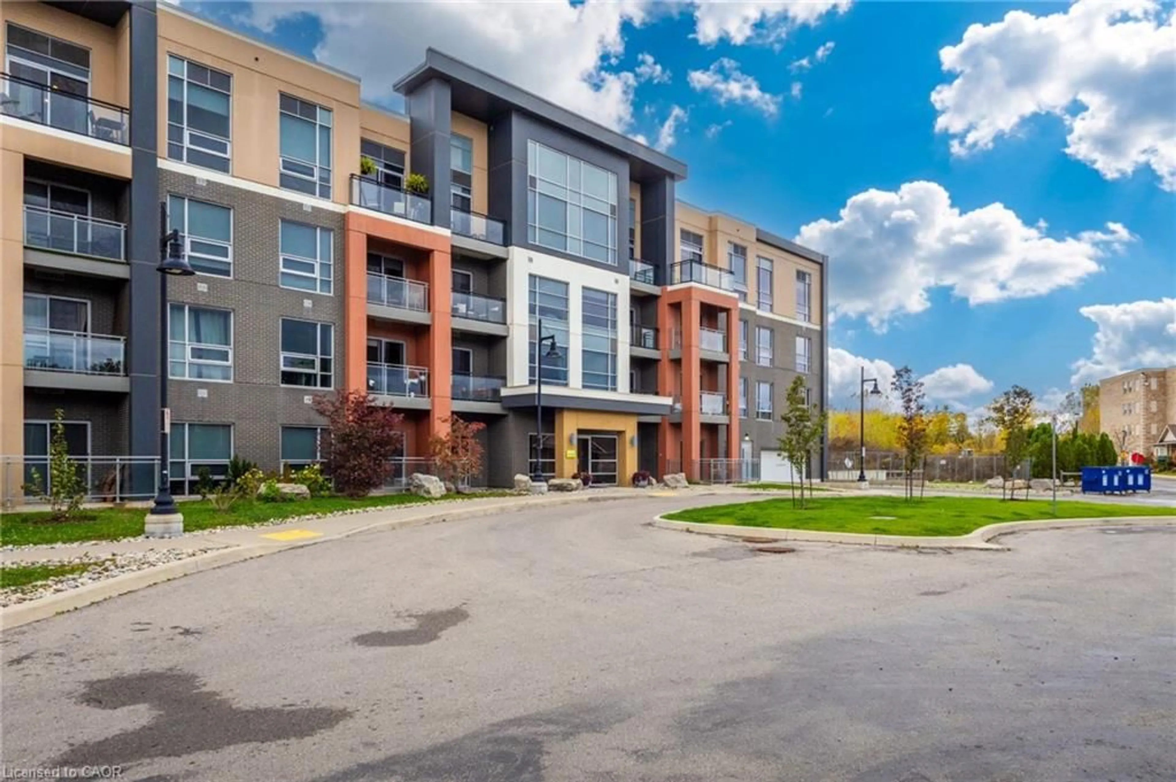 Patio, building for 4040 Upper Middle Rd #318, Burlington Ontario L7M 0H2