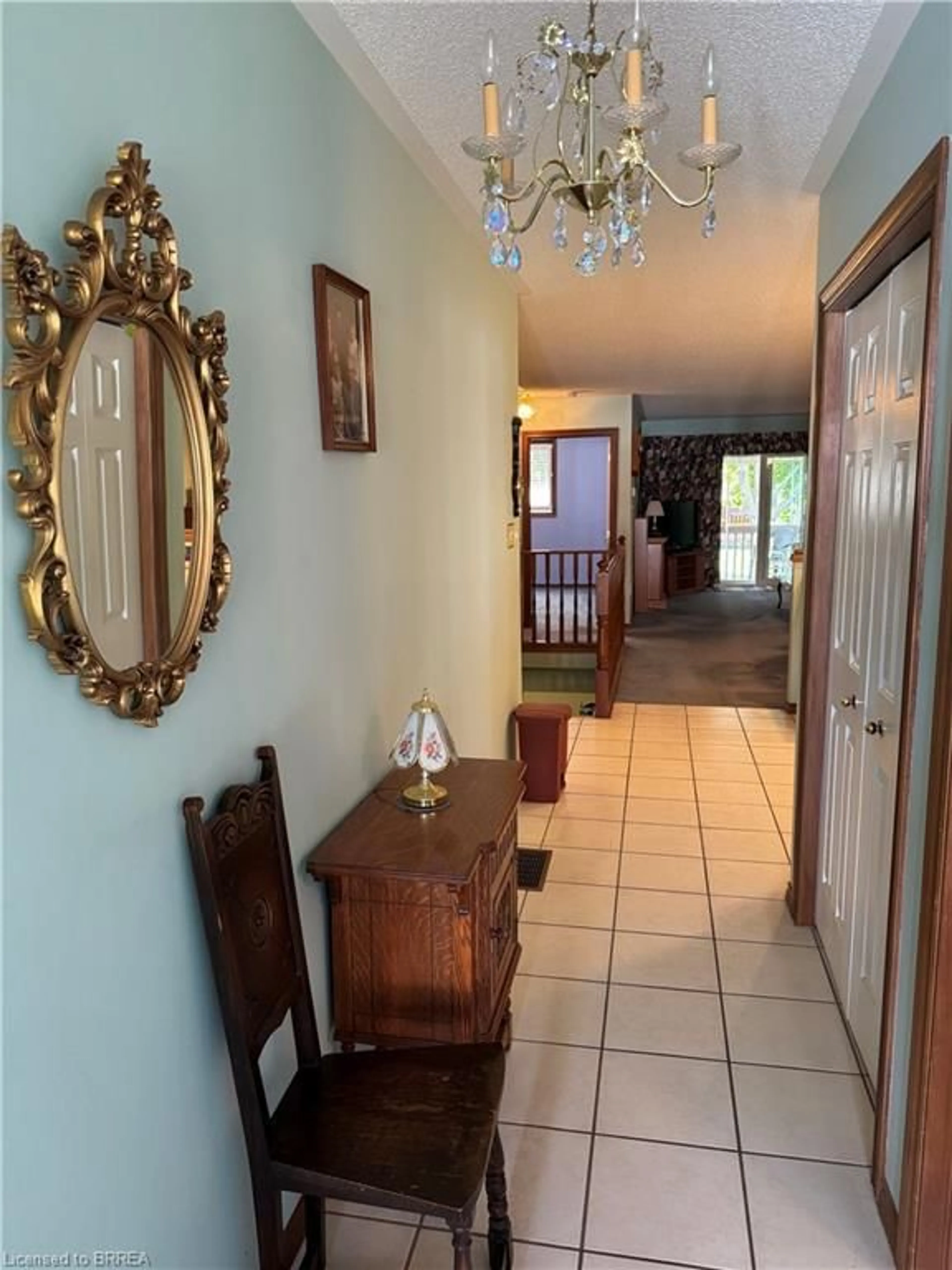 Indoor foyer for 60 Whitlaw Way #16, Paris Ontario N3L 4C3