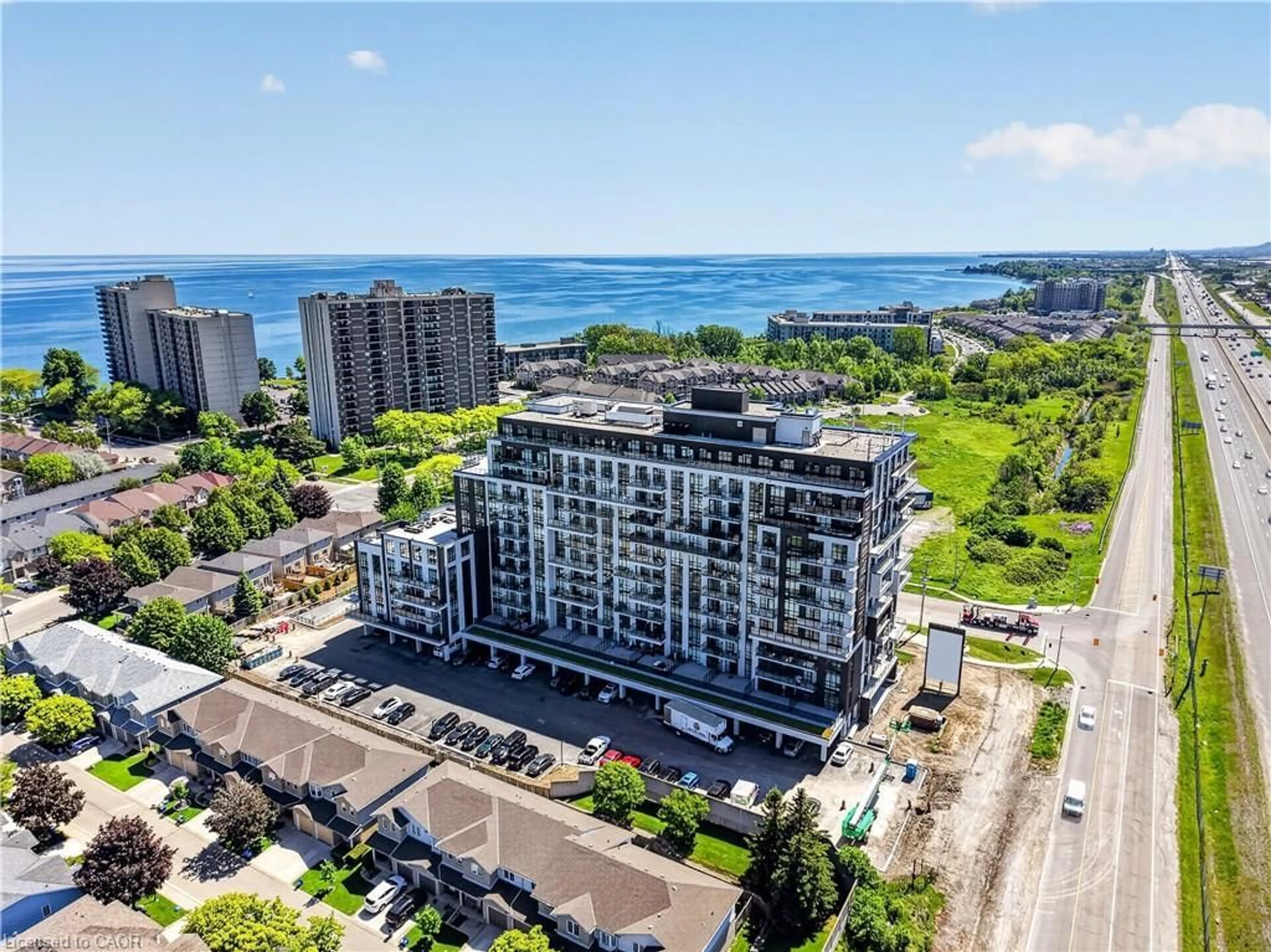 A pic from outside/outdoor area/front of a property/back of a property/a pic from drone, building for 461 Green Rd #709, Stoney Creek Ontario L8E 0L5