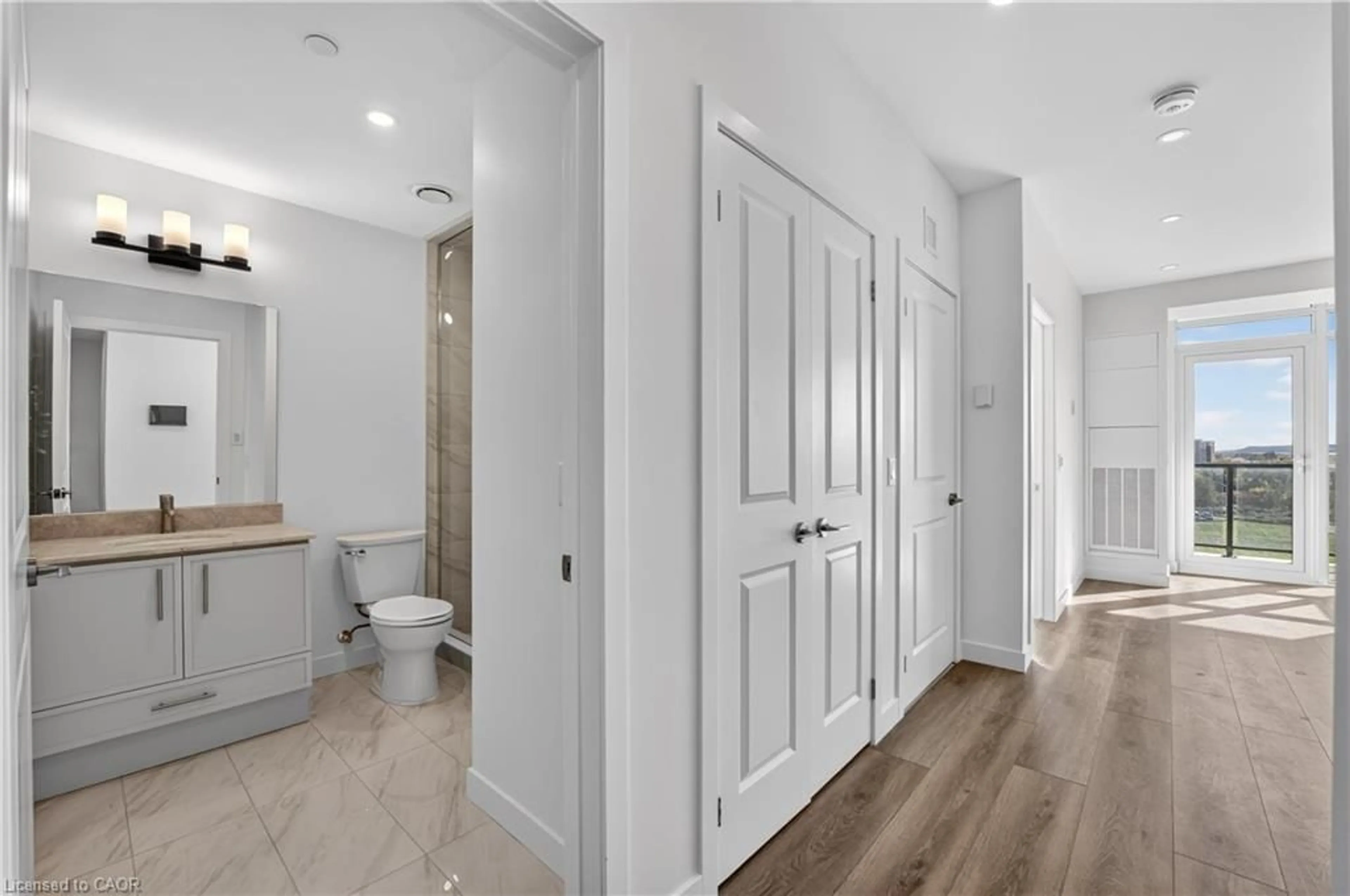 Indoor entryway for 461 Green Rd #709, Stoney Creek Ontario L8E 0L5