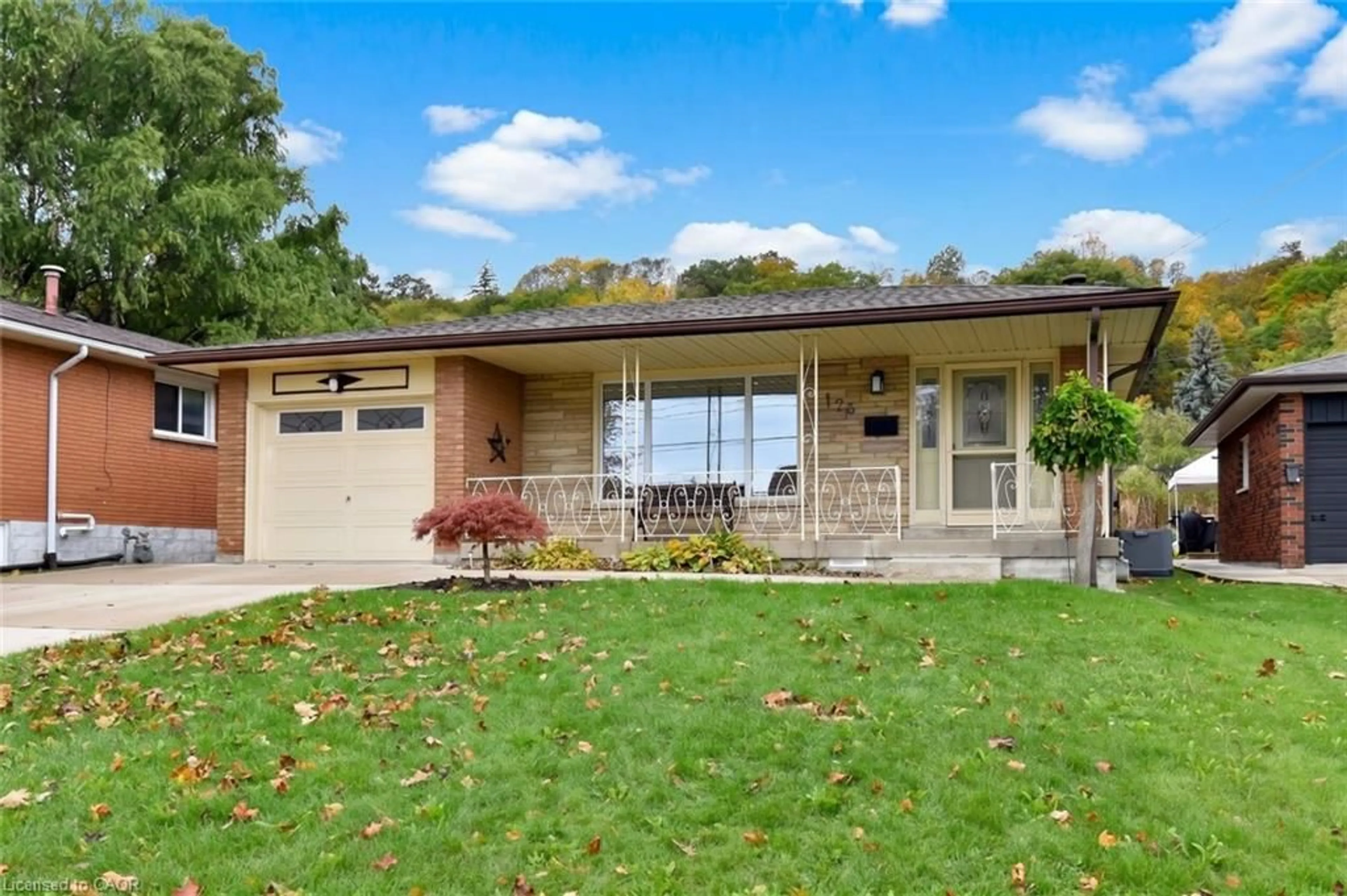 Home with vinyl exterior material, water/lake/river/ocean view for 176 Kimberly Dr, Hamilton Ontario L8K 4L1