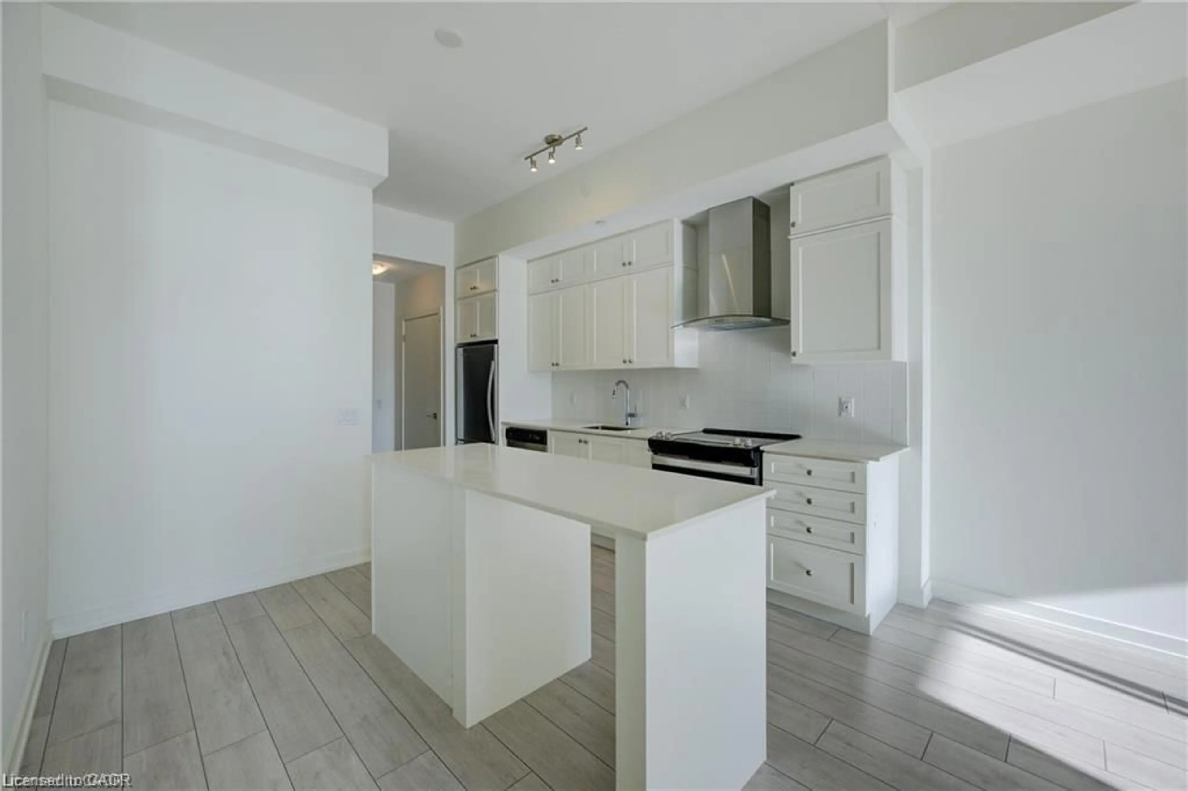 Unknown for 55 Duke St #Unit #214, Kitchener Ontario N2H 0C9