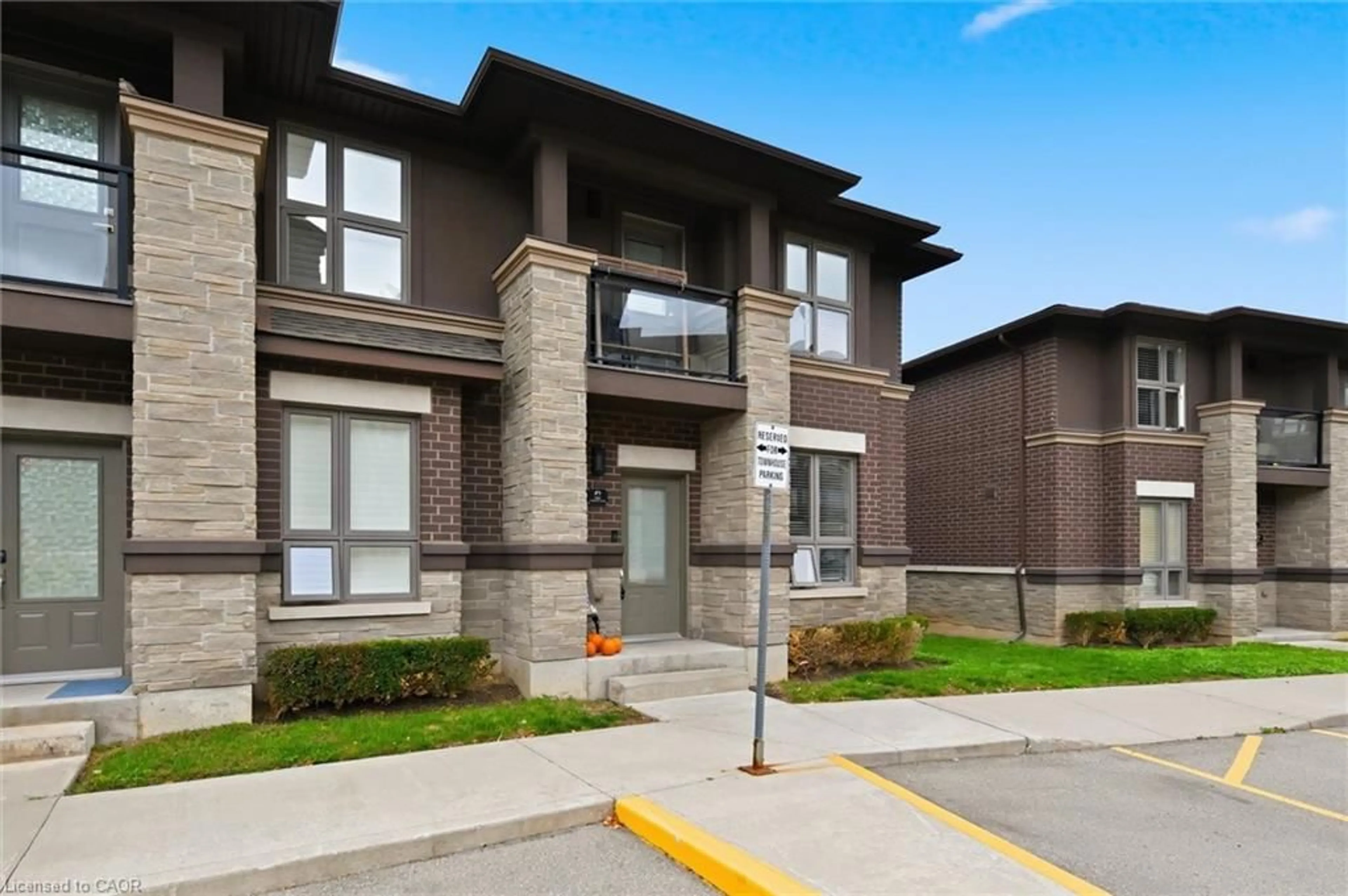 Home with brick exterior material, street for 5030 Corporate Dr #9, Burlington Ontario L7L 0H8