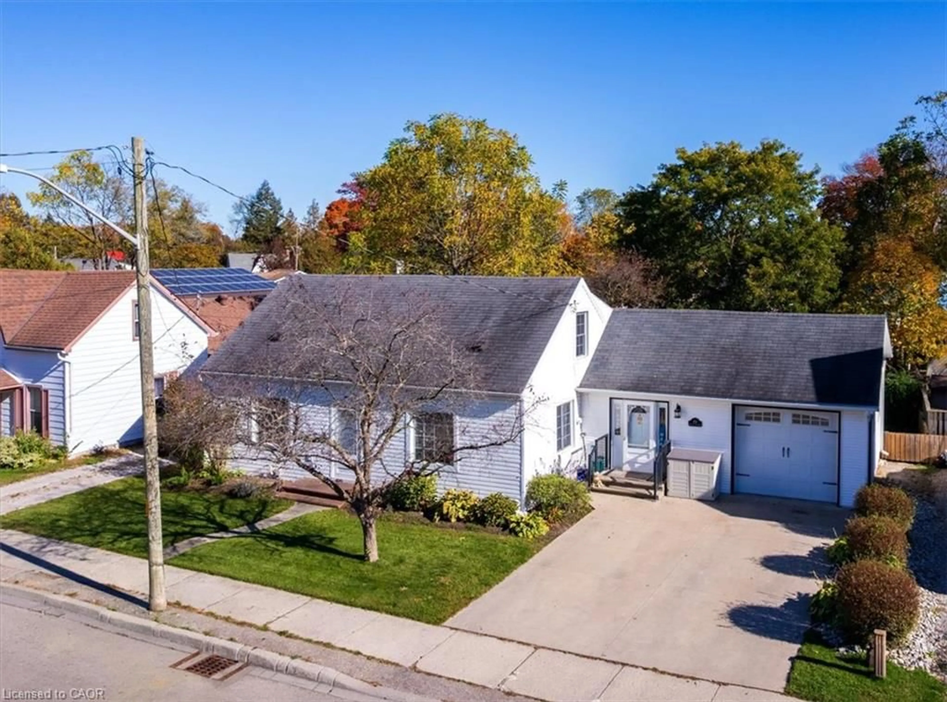A pic from outside/outdoor area/front of a property/back of a property/a pic from drone, street for 353 Main St, Delhi Ontario N4B 2M9