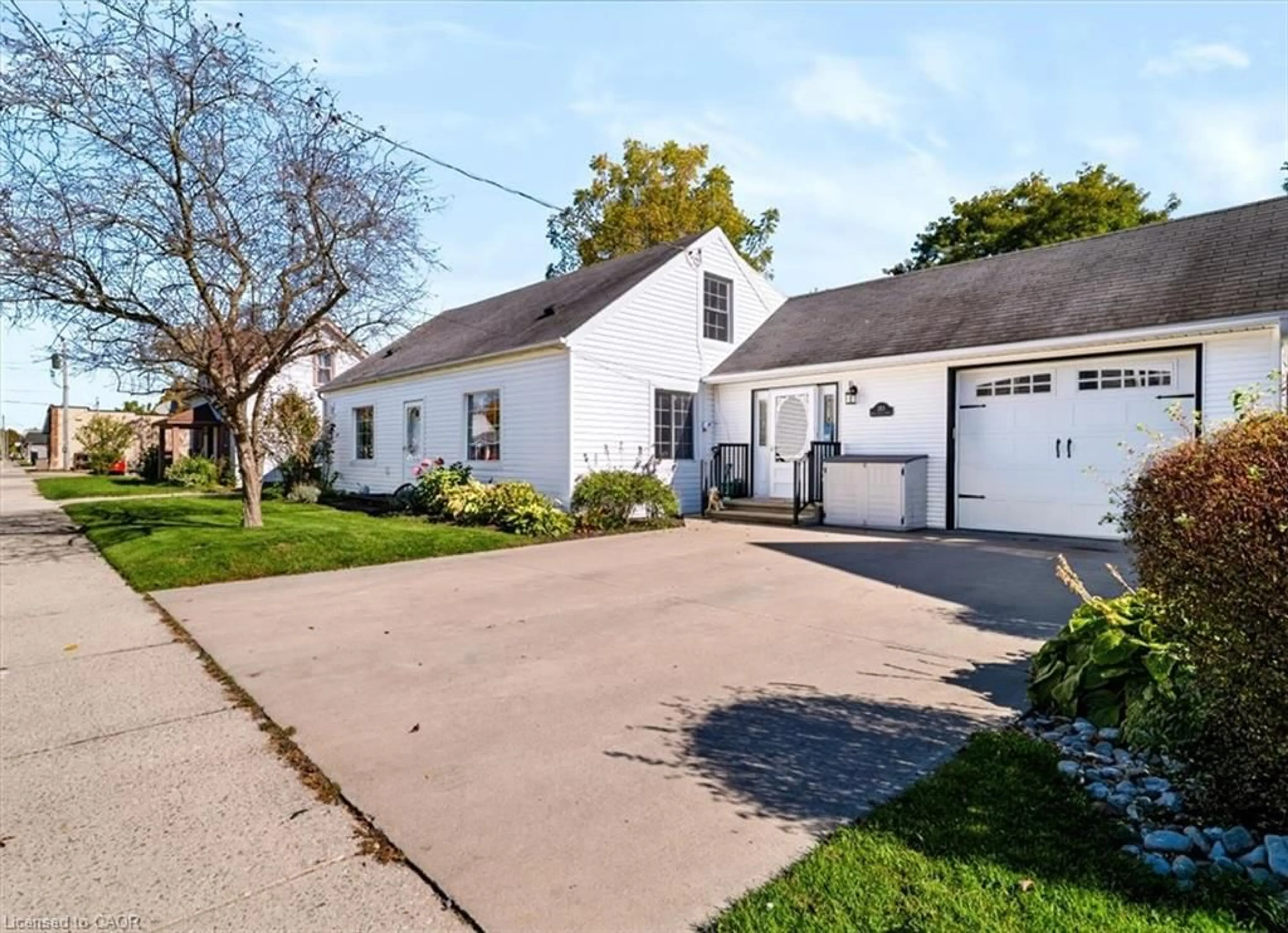 A pic from outside/outdoor area/front of a property/back of a property/a pic from drone, street for 353 Main St, Delhi Ontario N4B 2M9
