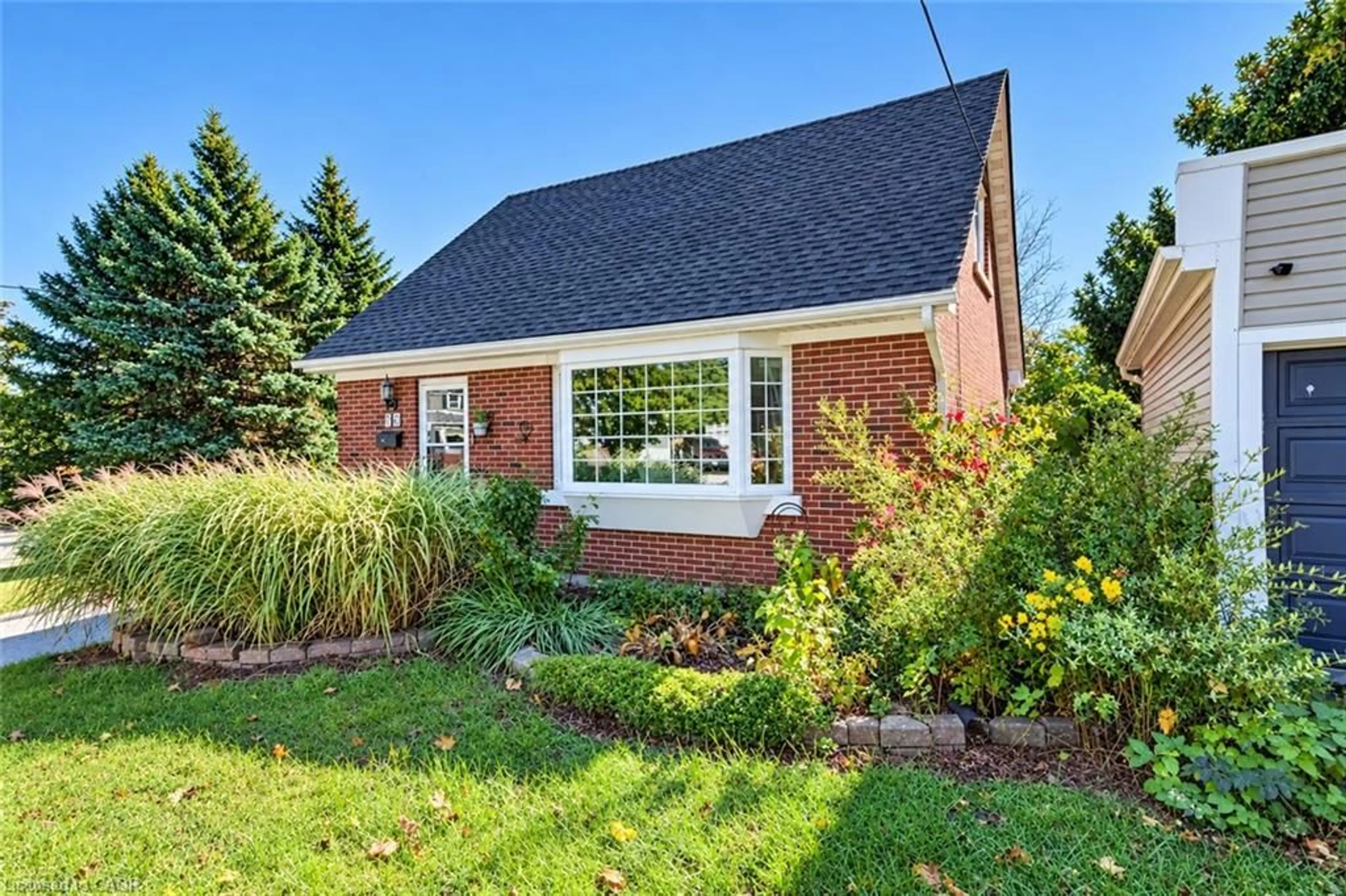 Home with brick exterior material, street for 35 Pleasant Ave, Kitchener Ontario N2M 4A3