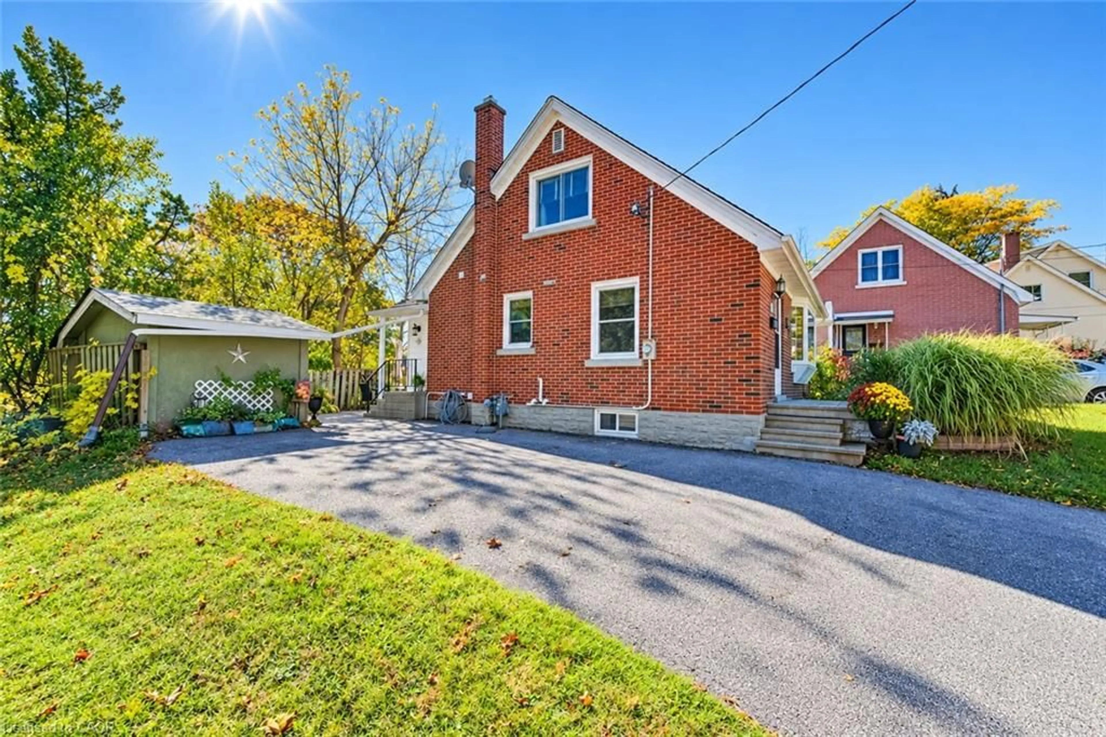 Home with brick exterior material, street for 35 Pleasant Ave, Kitchener Ontario N2M 4A3