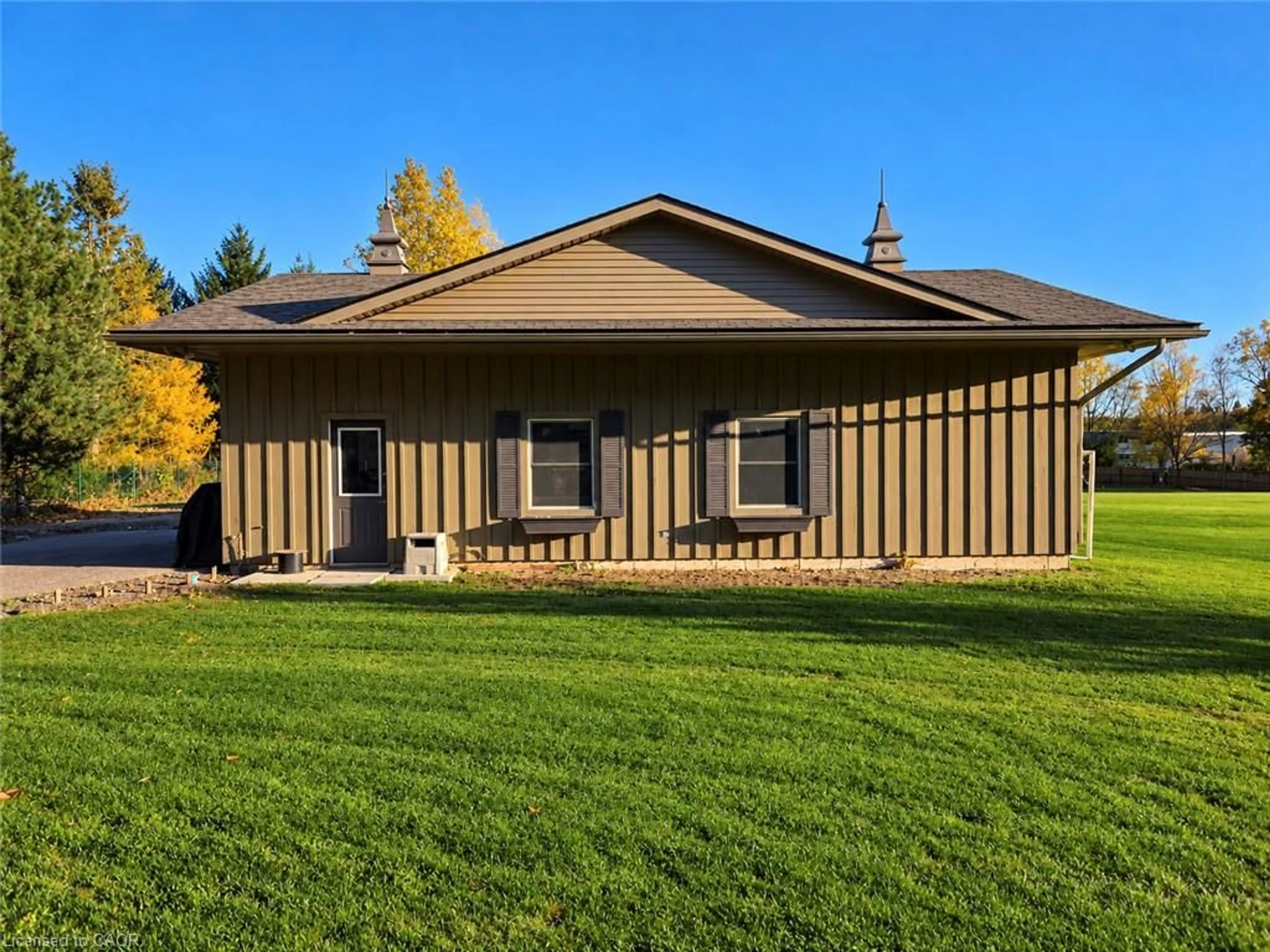 Home with vinyl exterior material, unknown for 9 Cecil Kennedy Crt, Petersburg Ontario N0B 2H0