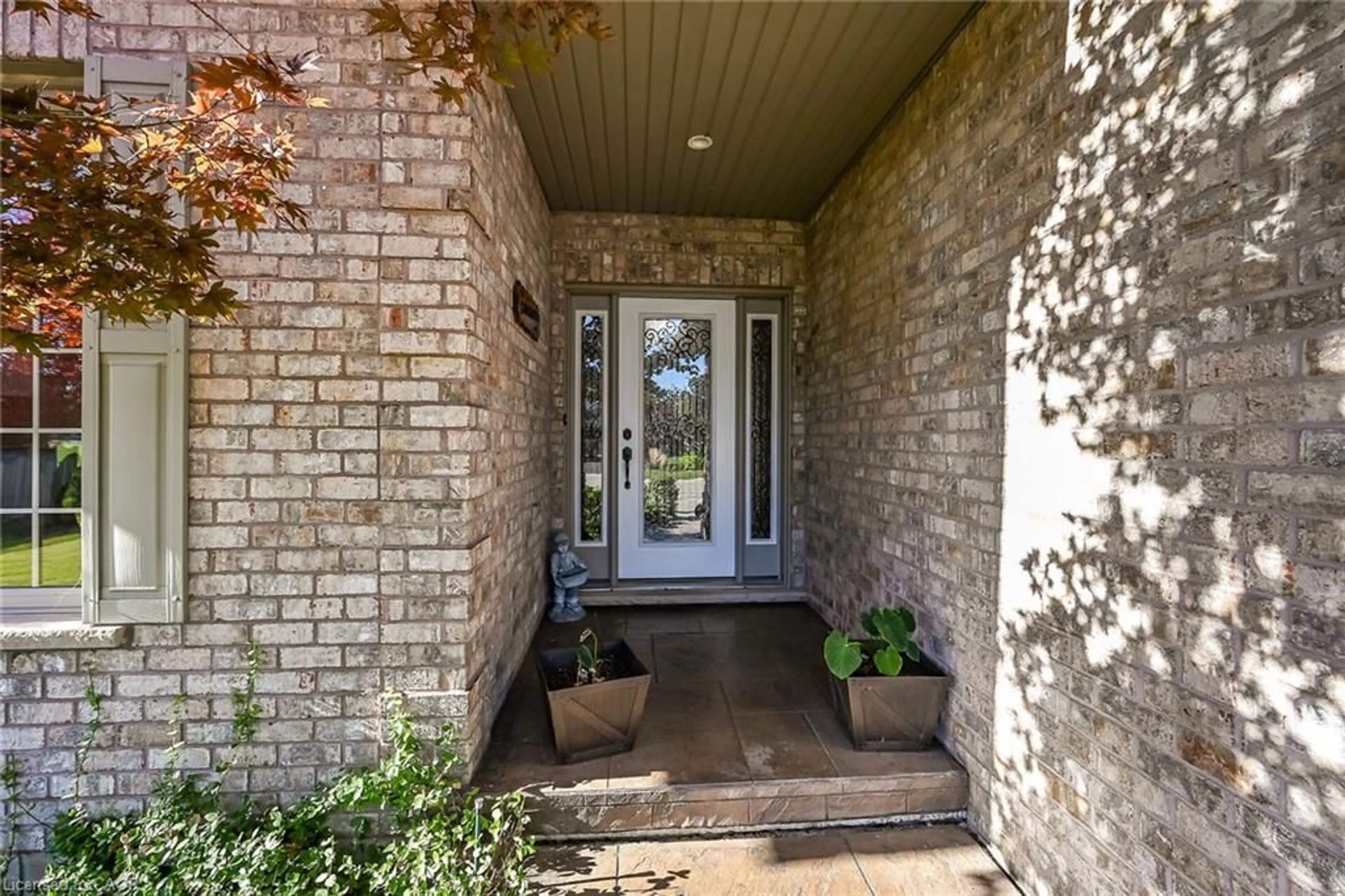Indoor entryway for 40 Balvenie Blvd, Caledonia Ontario N3W 2P1