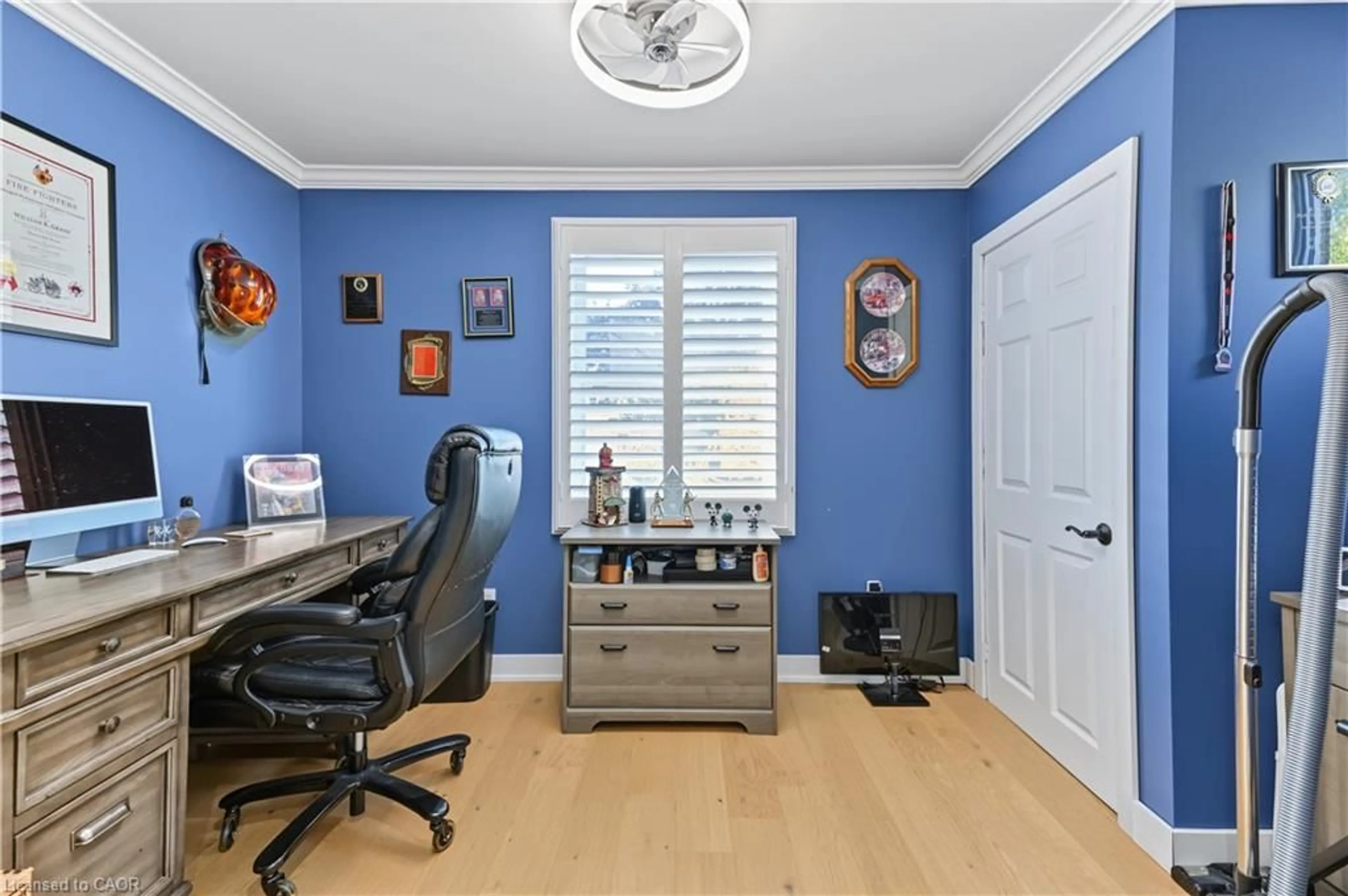 A pic of a room for 100 Montrose Ave, Hamilton Ontario L8K 4Y7