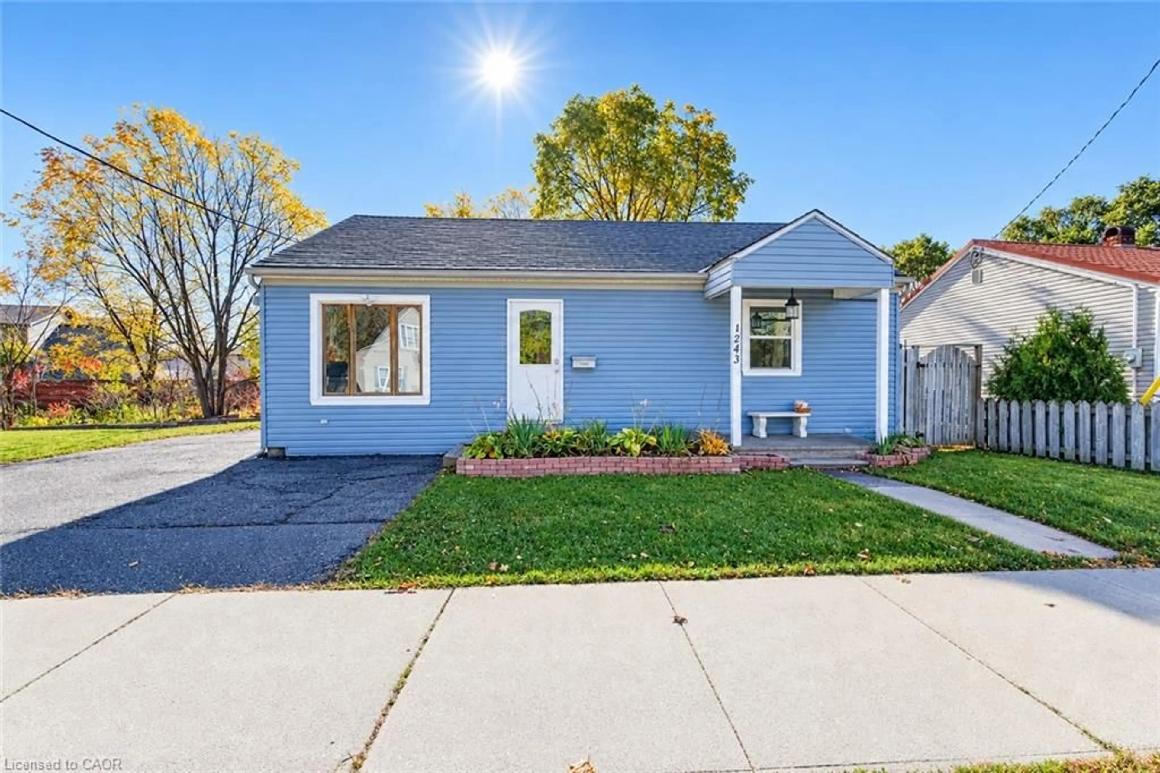 Home with vinyl exterior material, street for 1243 Whitley St, Cambridge Ontario N3H 1G3