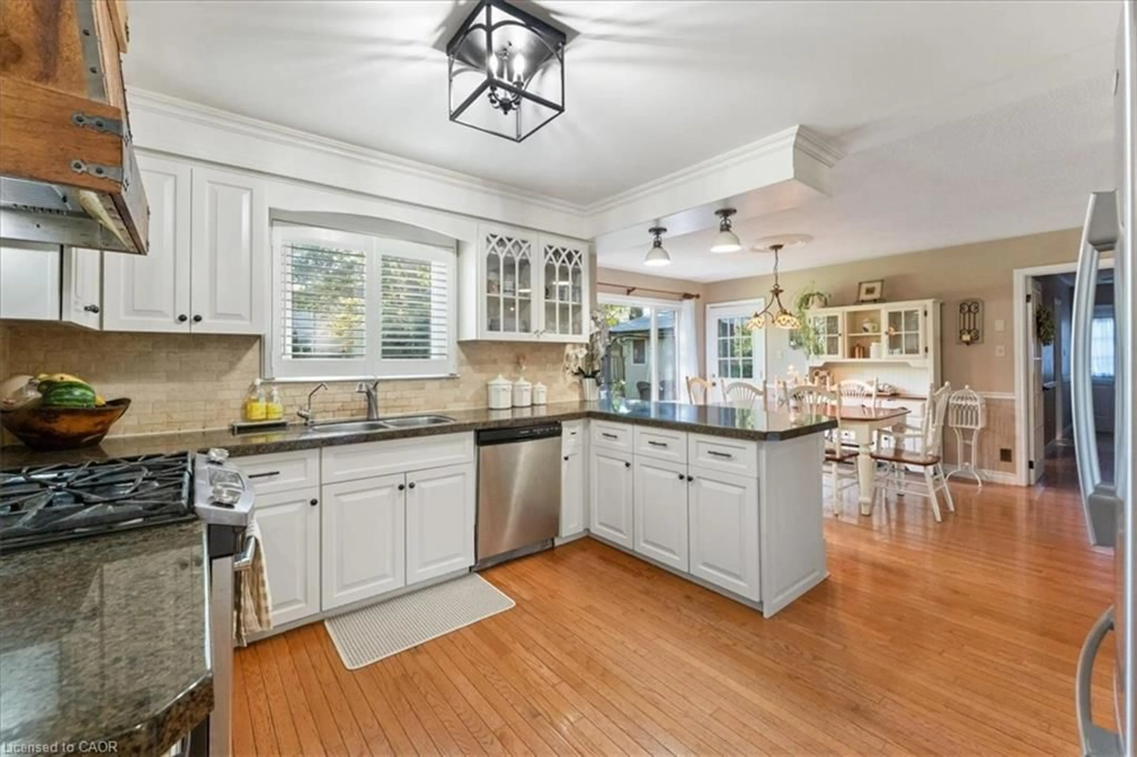 Open concept kitchen, ceramic/tile floor for 260 Cornwallis Rd, Ancaster Ontario L9G 3Y8